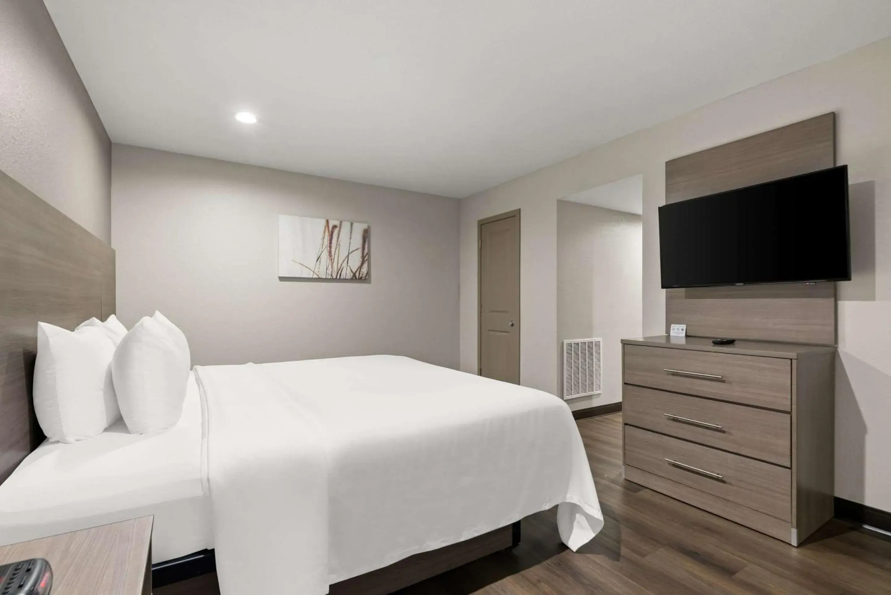 Bedroom, Bed in Quality Suites Wildwood - The Villages Bedroom, Bed in Quality Suites Wildwood - The Villages