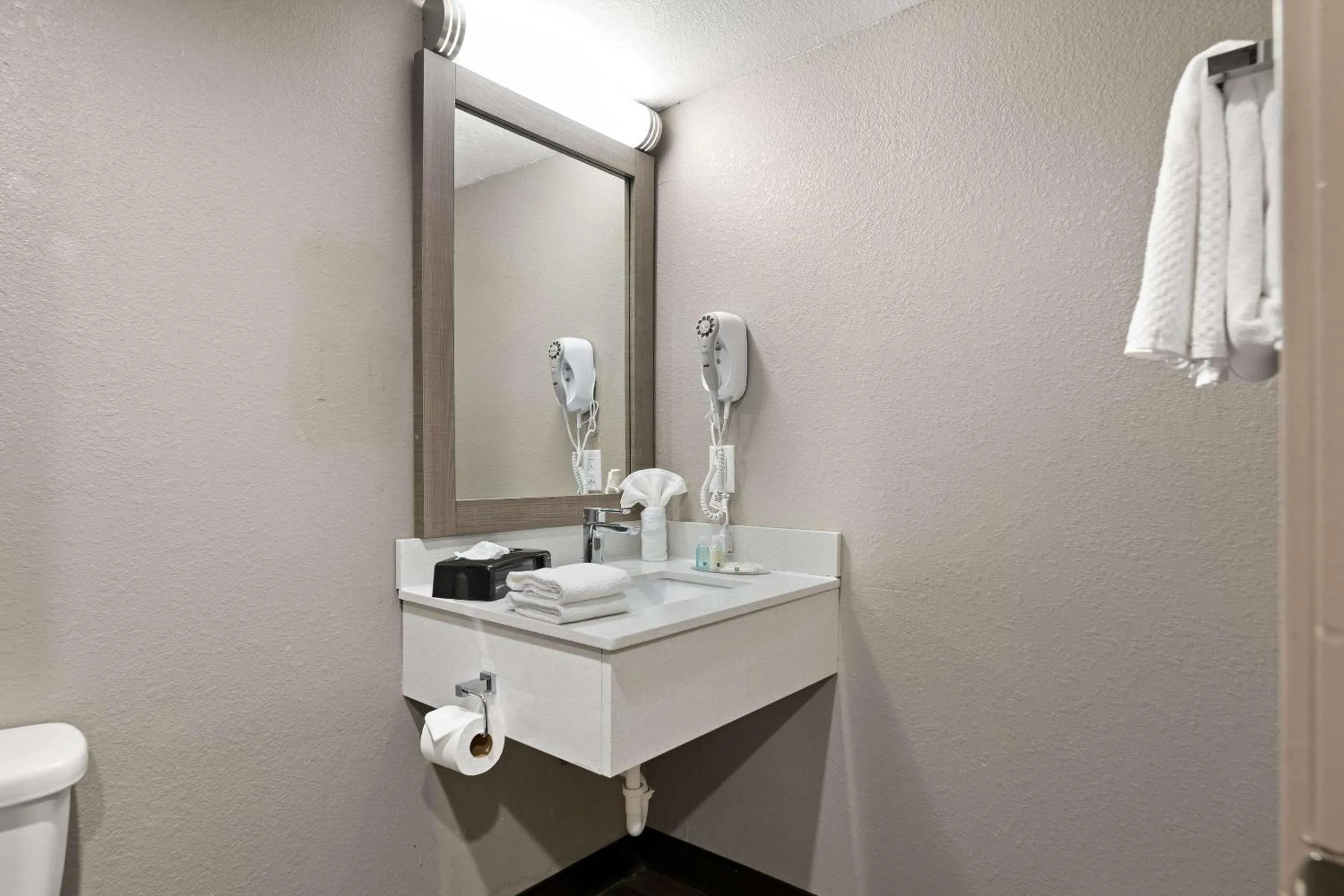 Bedroom in Red Roof Inn & Suites Wildwood, FL