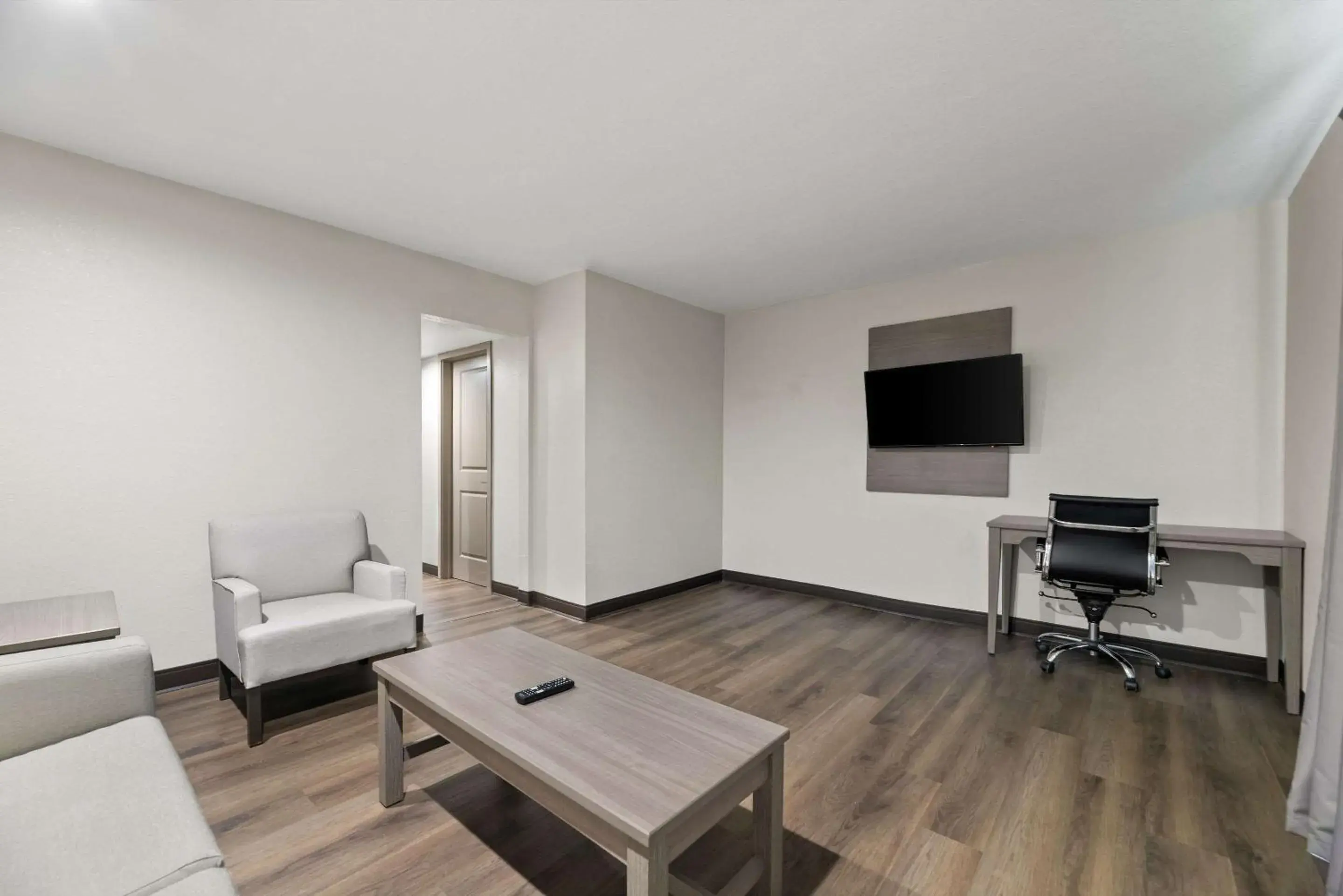 Bedroom in Quality Suites Wildwood - The Villages Bedroom in Quality Suites Wildwood - The Villages