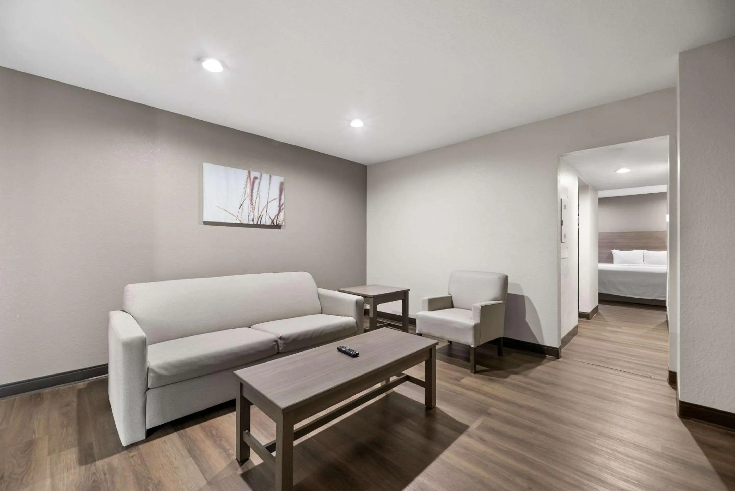 Bedroom, Bed in Red Roof Inn & Suites Wildwood, FL