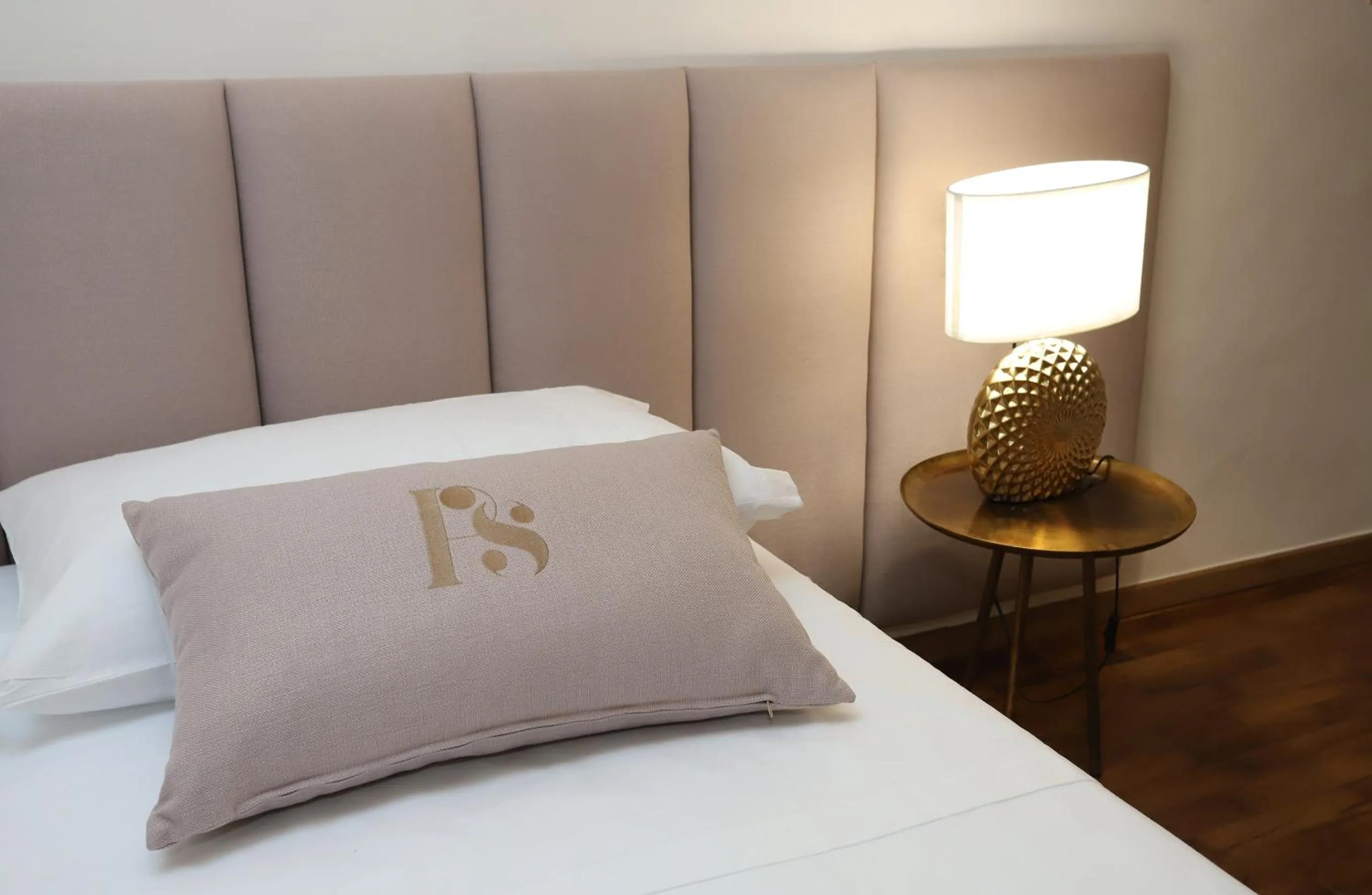 Decorative detail, Bed in Palazzo Sansonetti