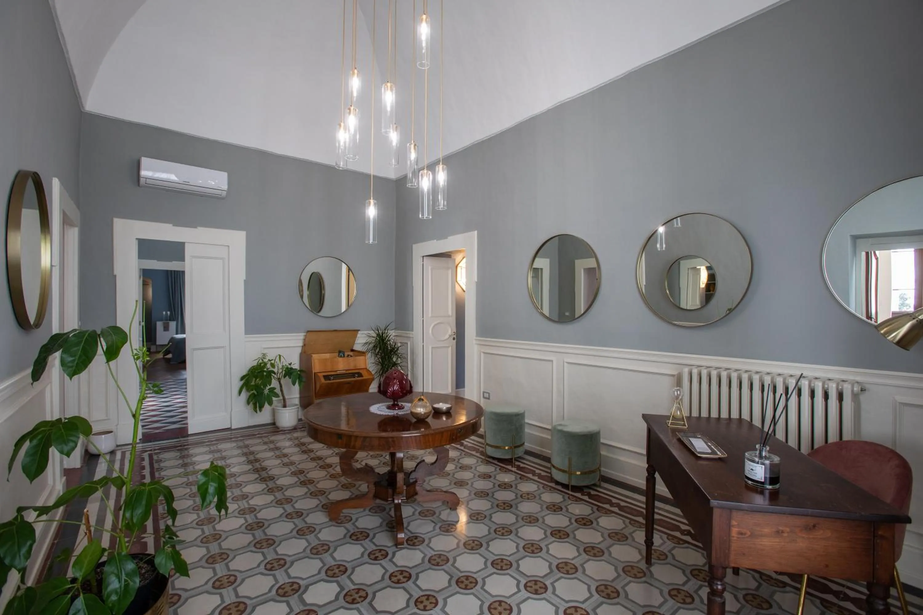 Seating area in Palazzo Sansonetti