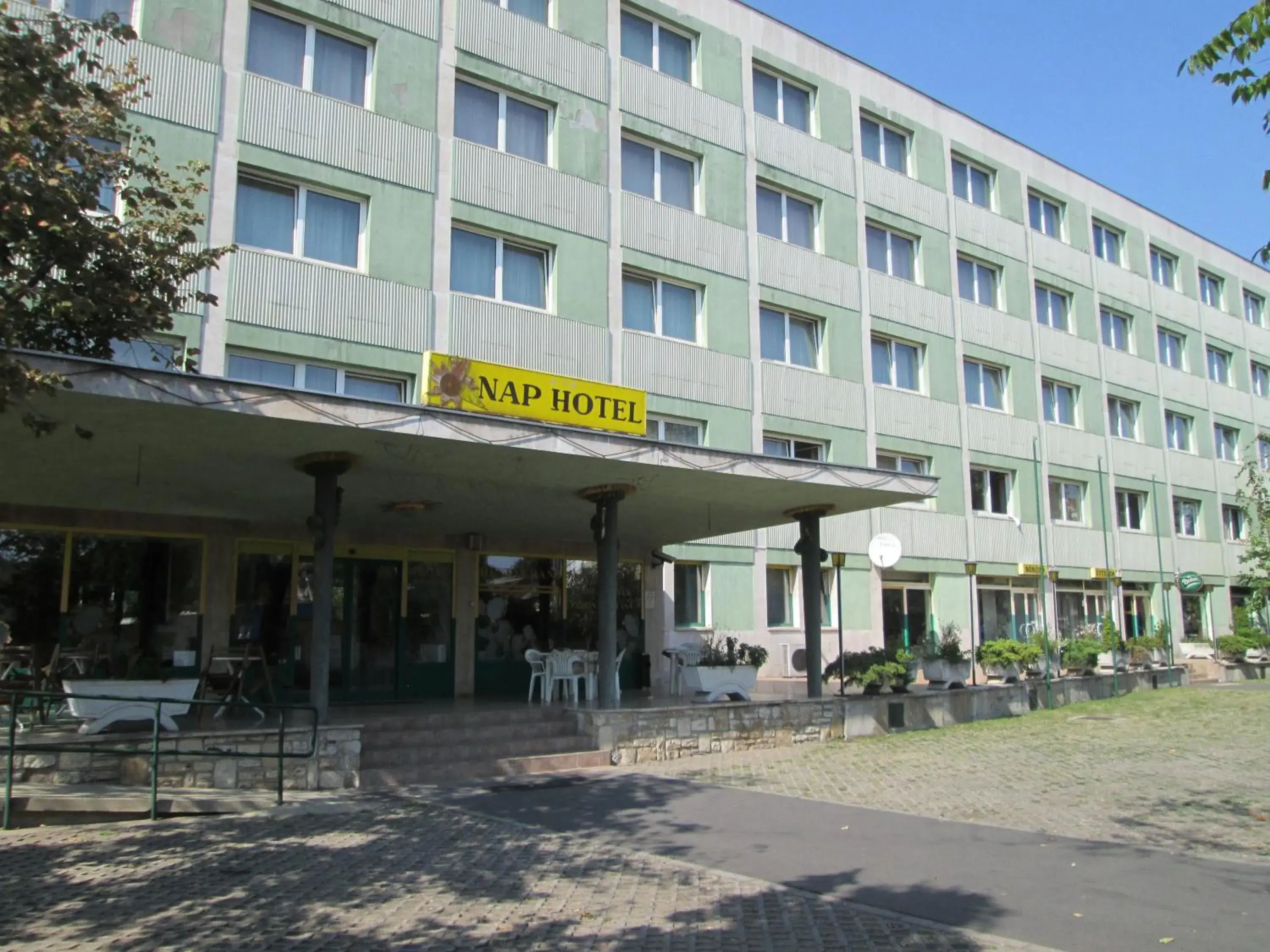 Facade/entrance, Property Building in Hotel Nap