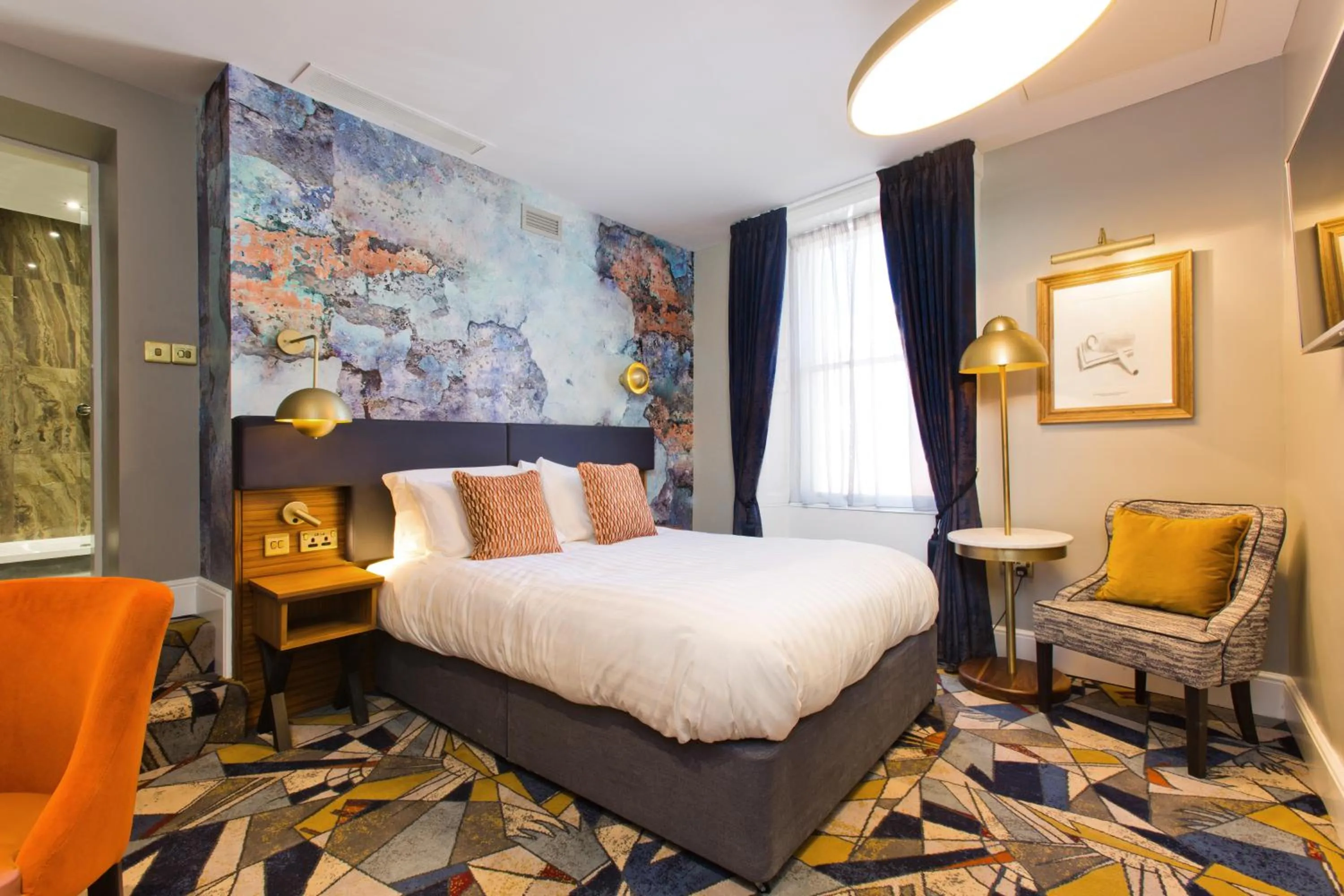 Photo of the whole room, Bed in Keavan's Port Hotel, Dublin