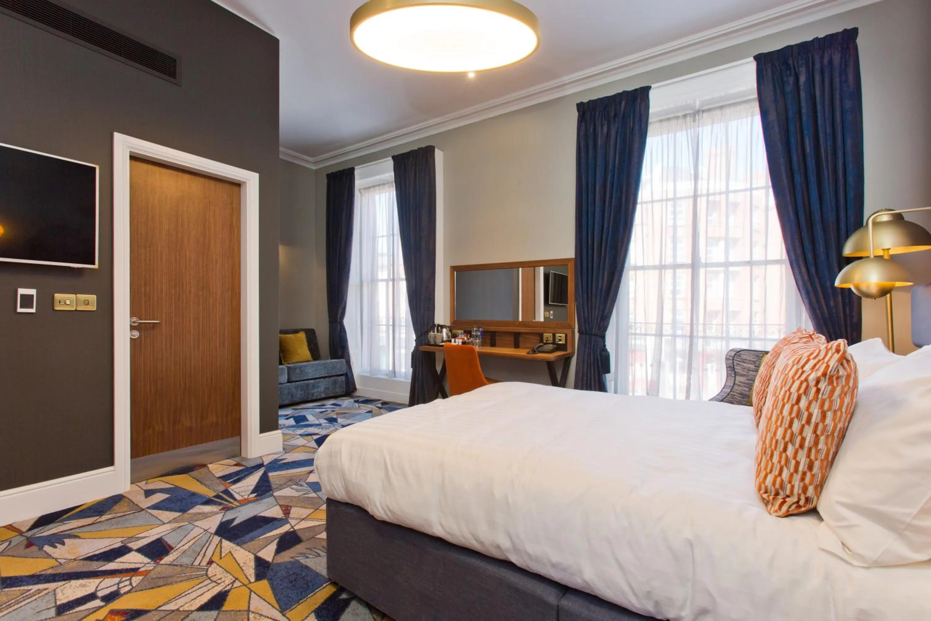 Family, Bed in Keavan's Port Hotel, Dublin