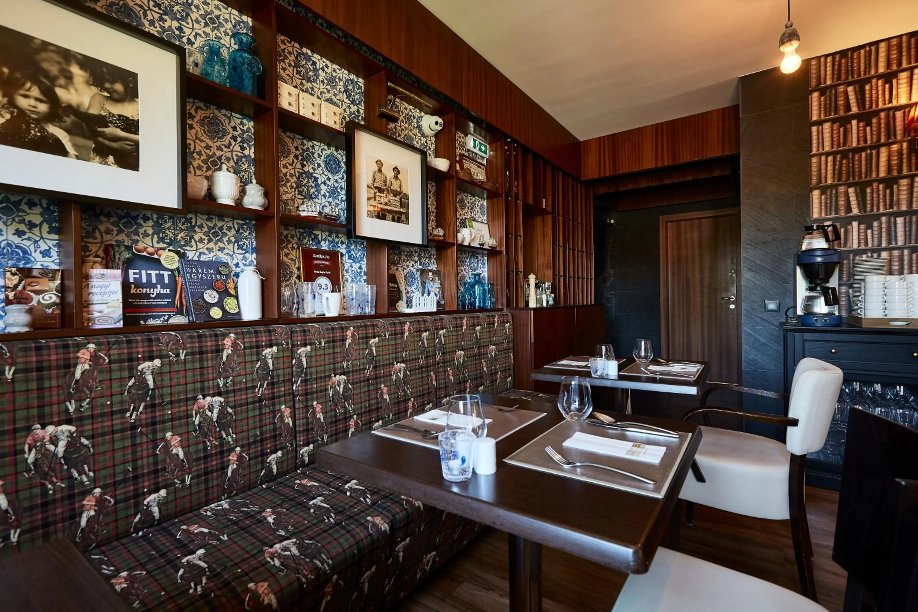 Restaurant/places to eat in Hotel Lajta Park