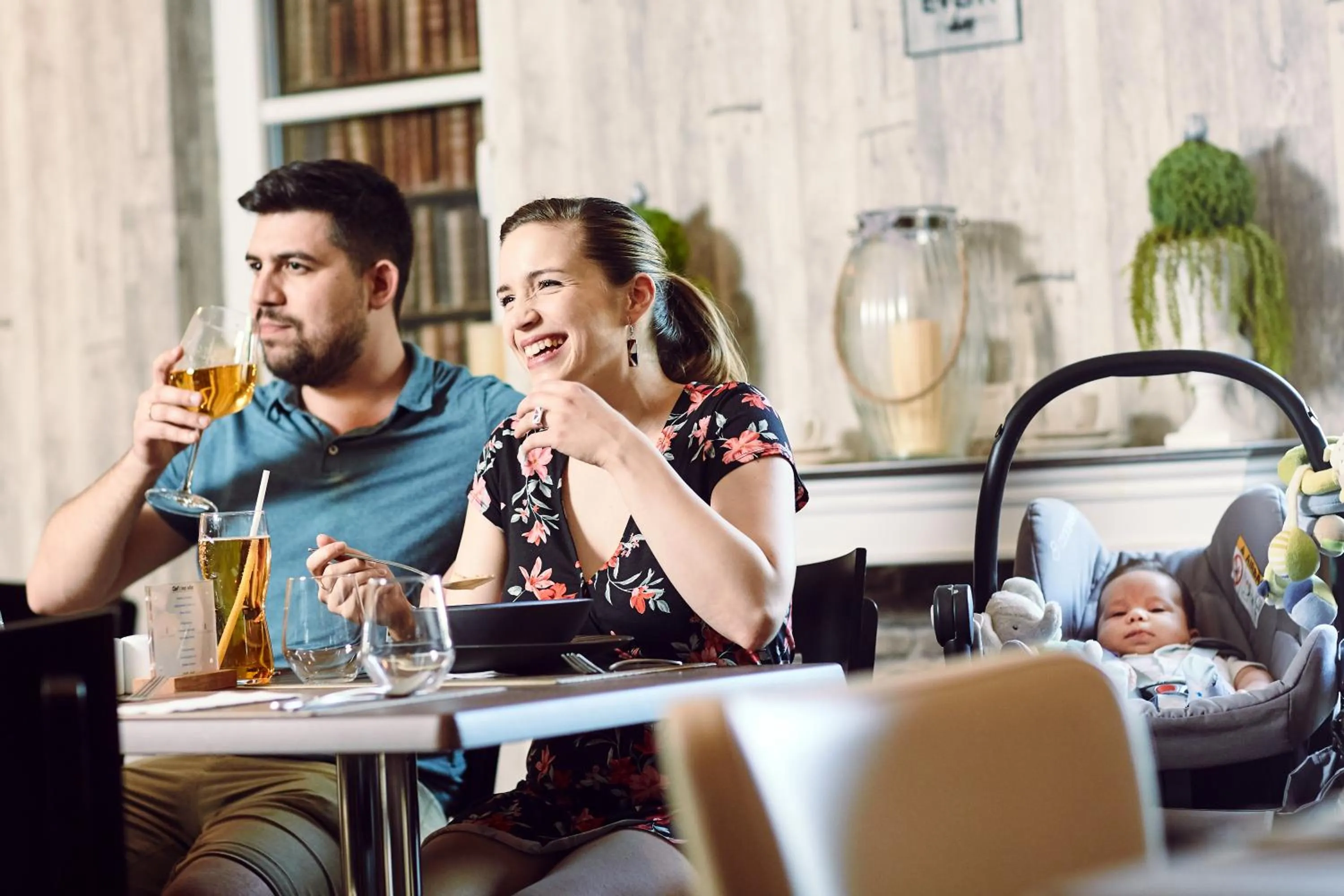 Restaurant/places to eat in Hotel Lajta Park