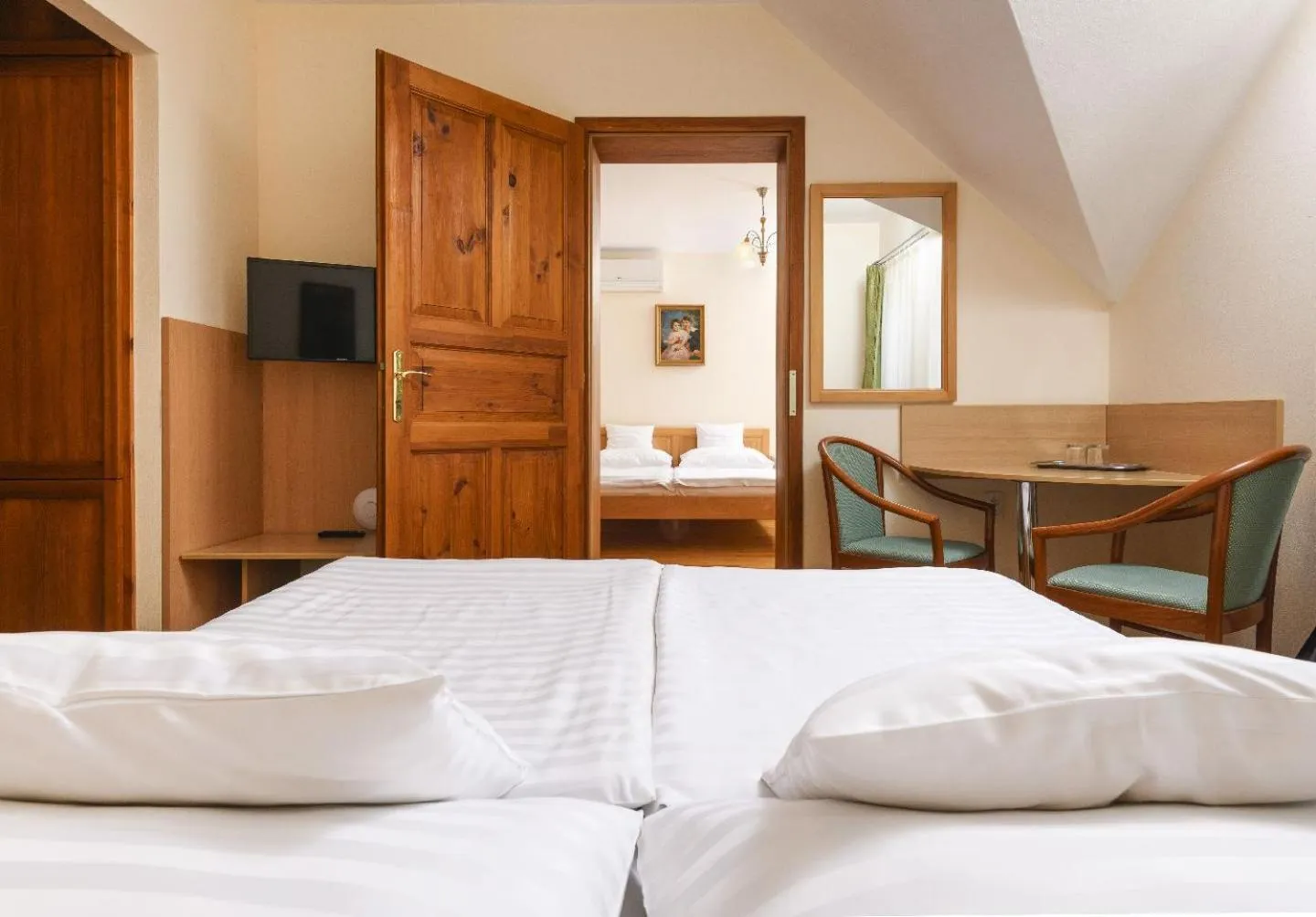 Property building, Bed in Ametiszt Hotel Harkány