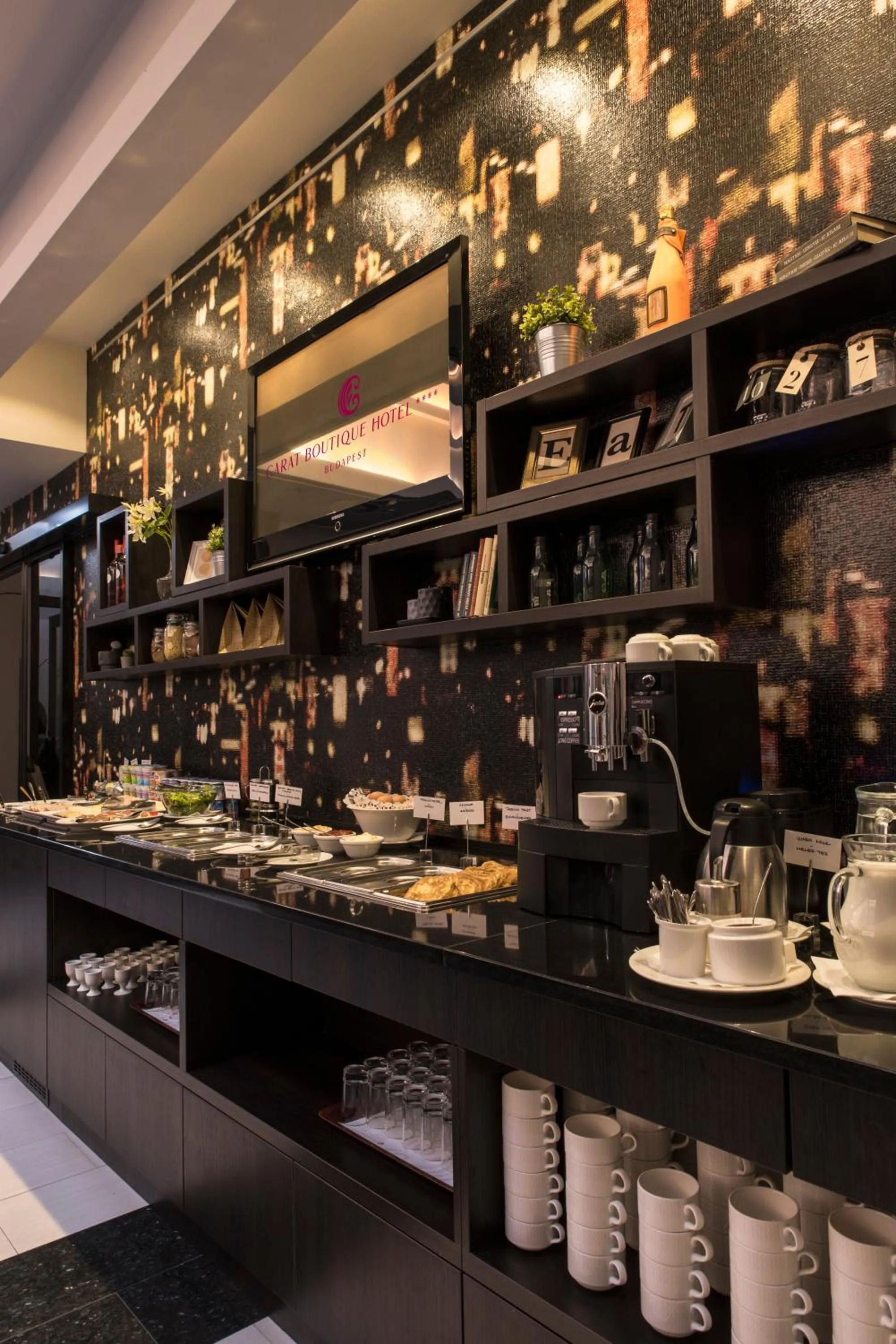 Restaurant/places to eat in Carat Boutique Hotel