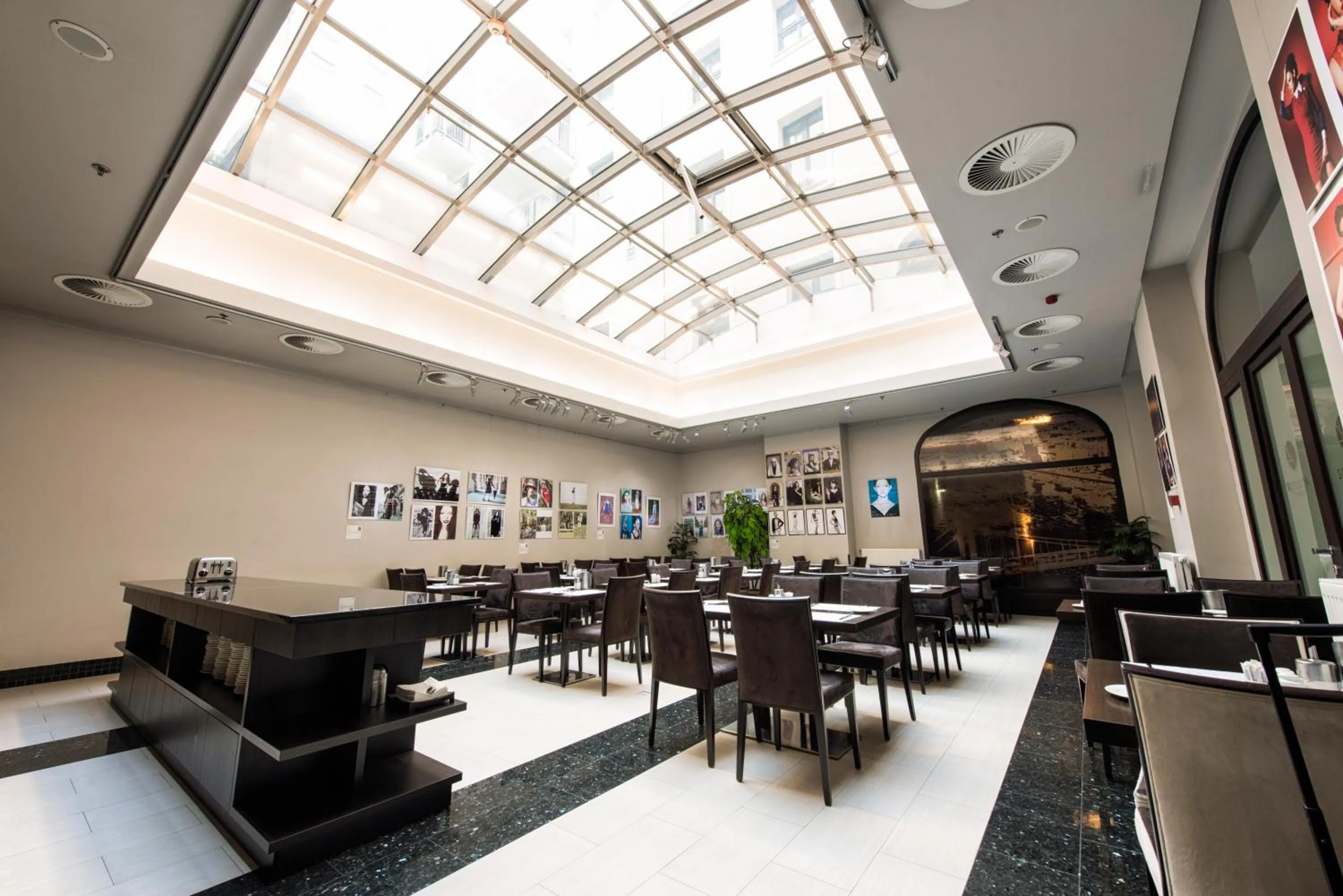 Restaurant/places to eat in Carat Boutique Hotel