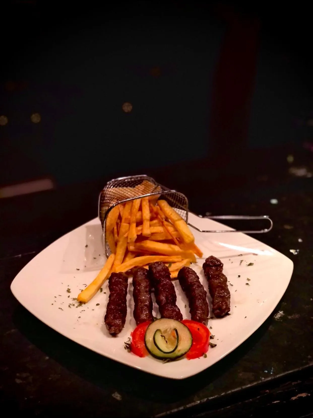 Restaurant/places to eat in Hotel Royal