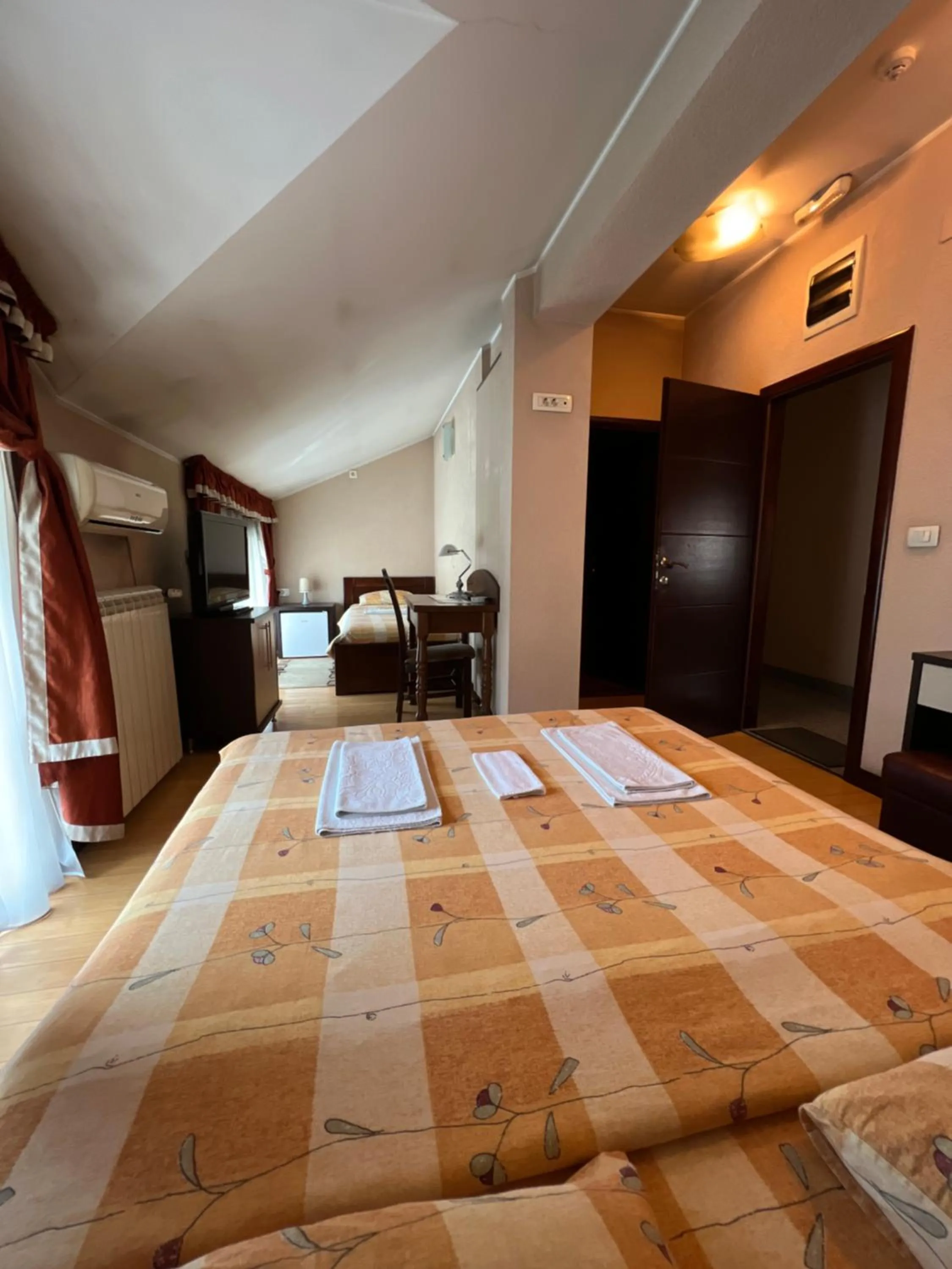 Photo of the whole room in Hotel Royal