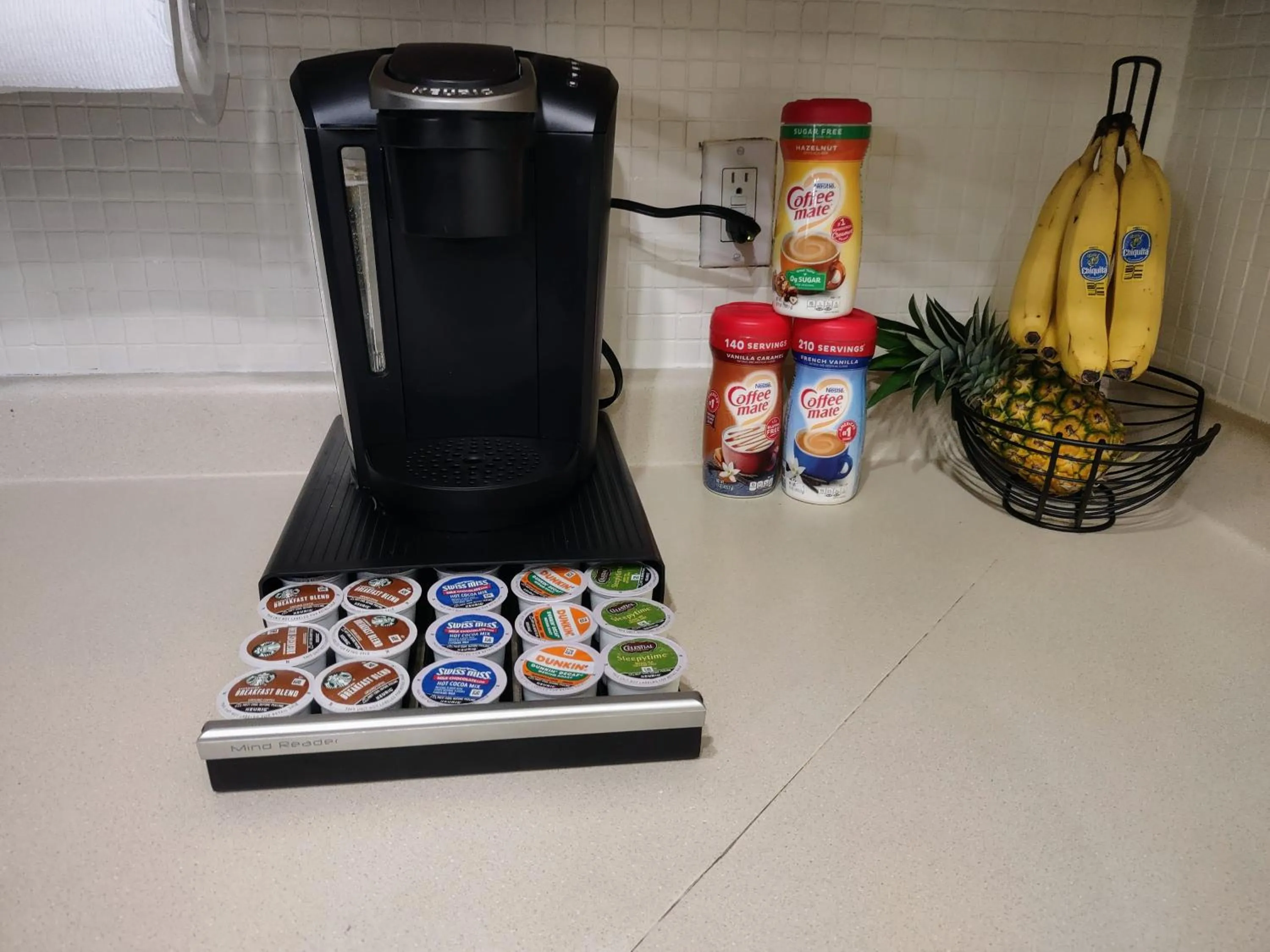 Coffee/tea facilities in Sunshine Acre 2B 2B King Master Suite, BIG Yard