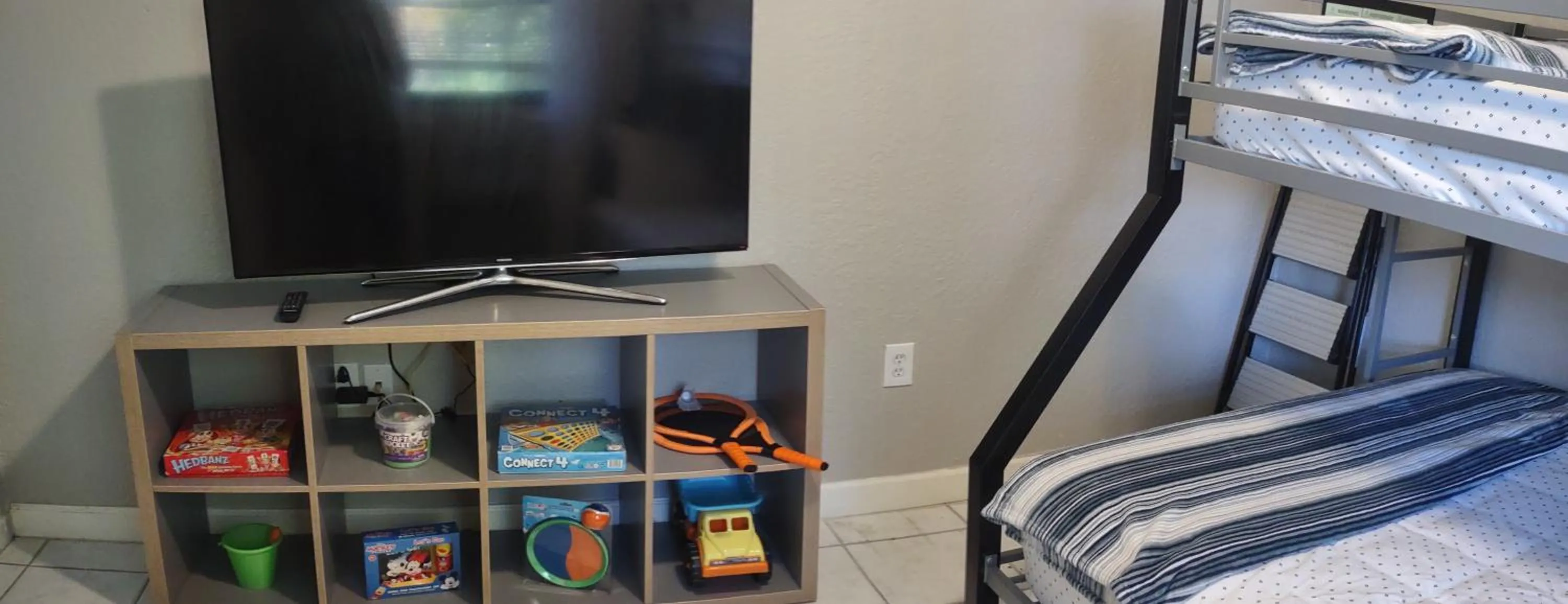 Bedroom in Sunshine Acre 2B 2B King Master Suite, BIG Yard