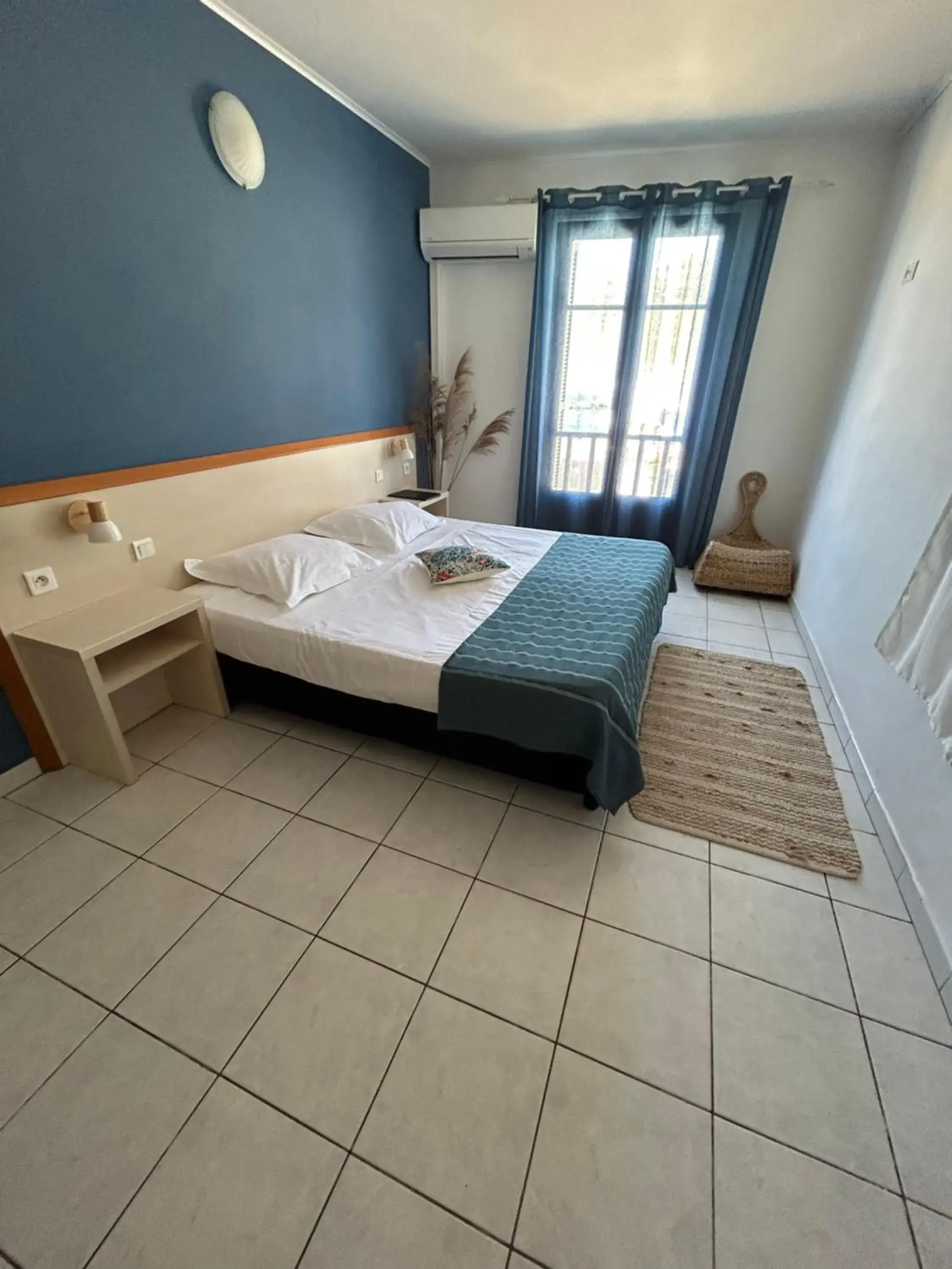 Double Room with Sea View in Hôtel de la jetée Double Room with Sea View in Hôtel de la jetée