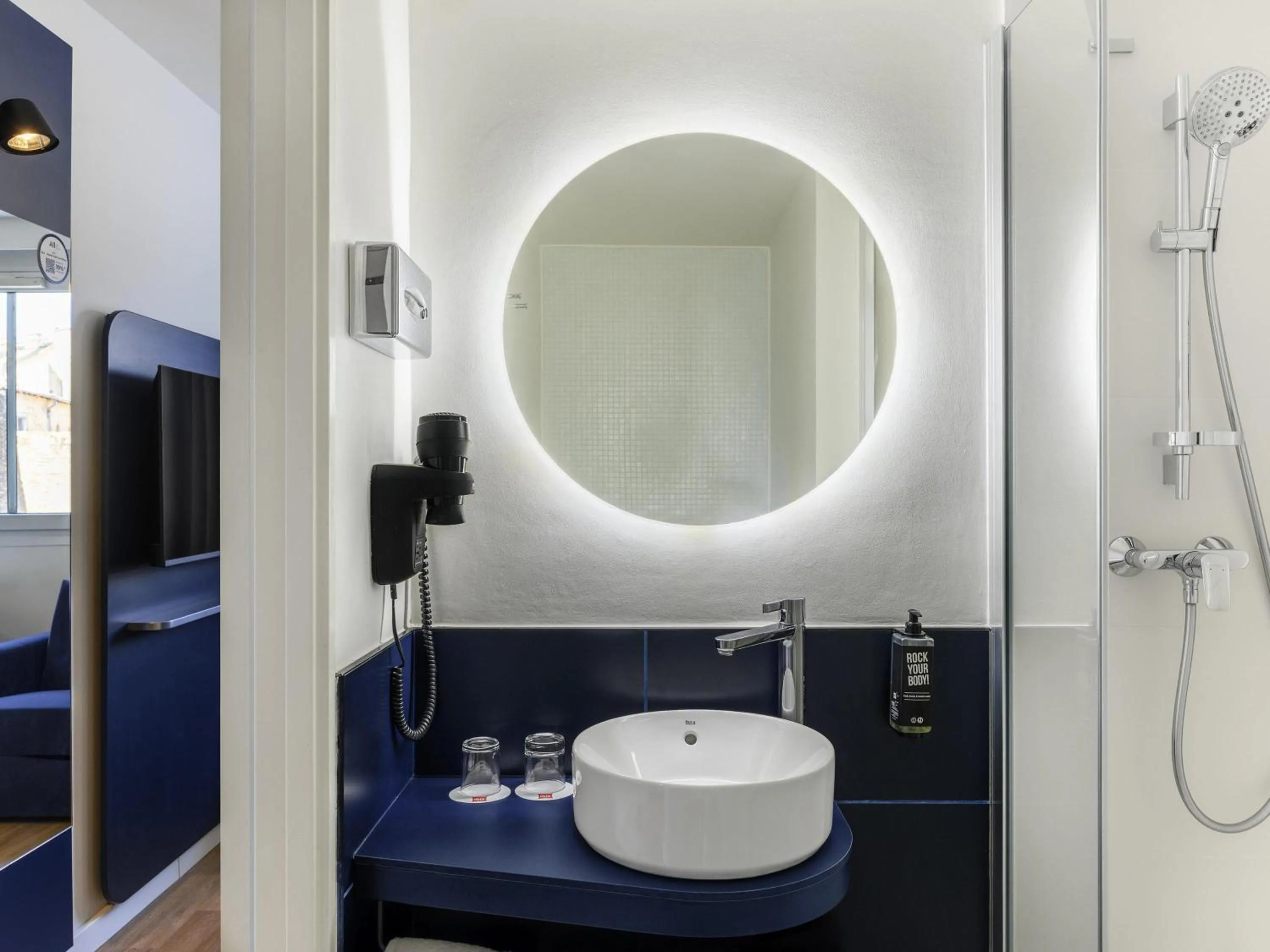 Bedroom in Ibis Budapest Centrum