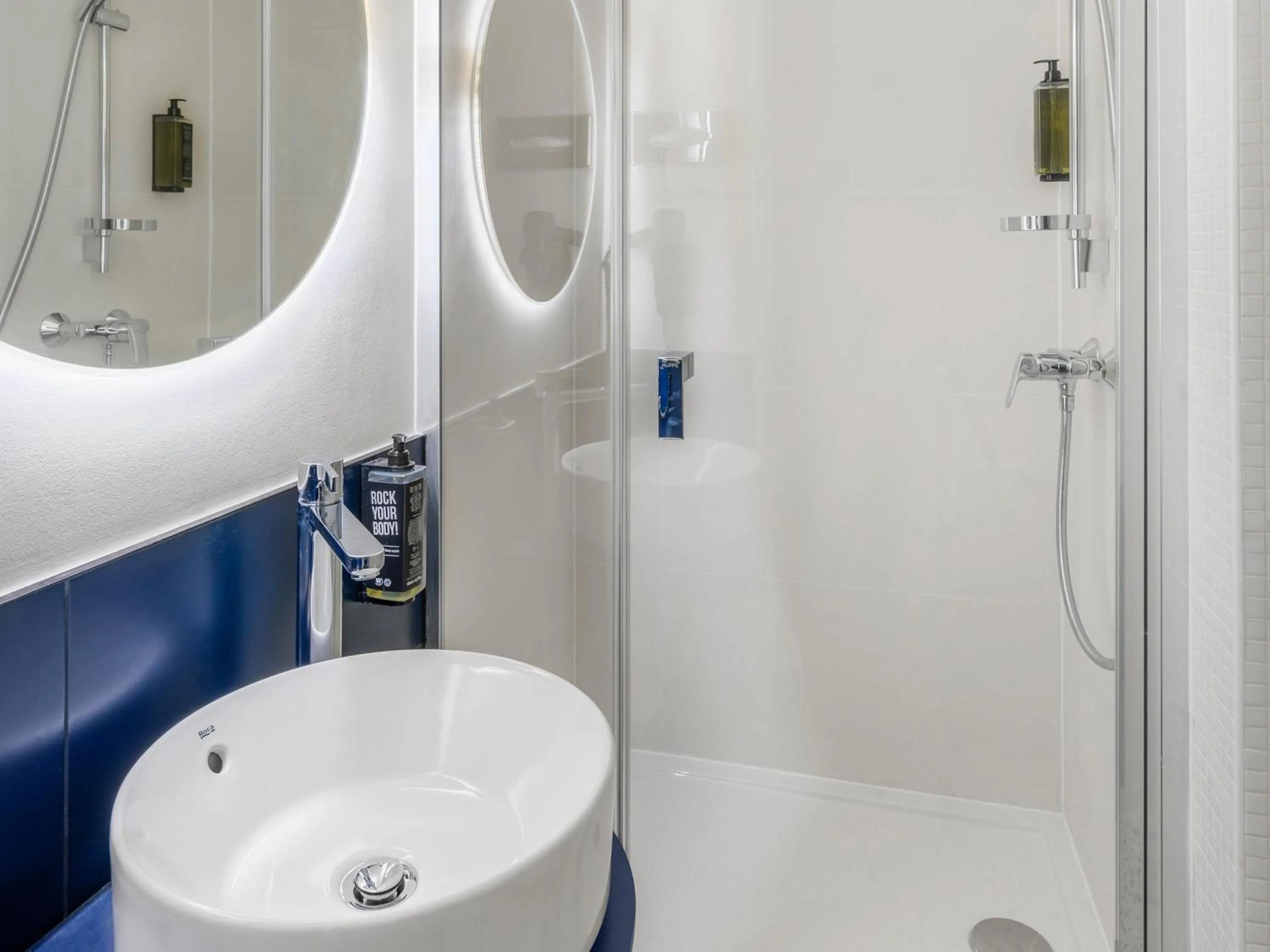 Bedroom in Ibis Budapest Centrum