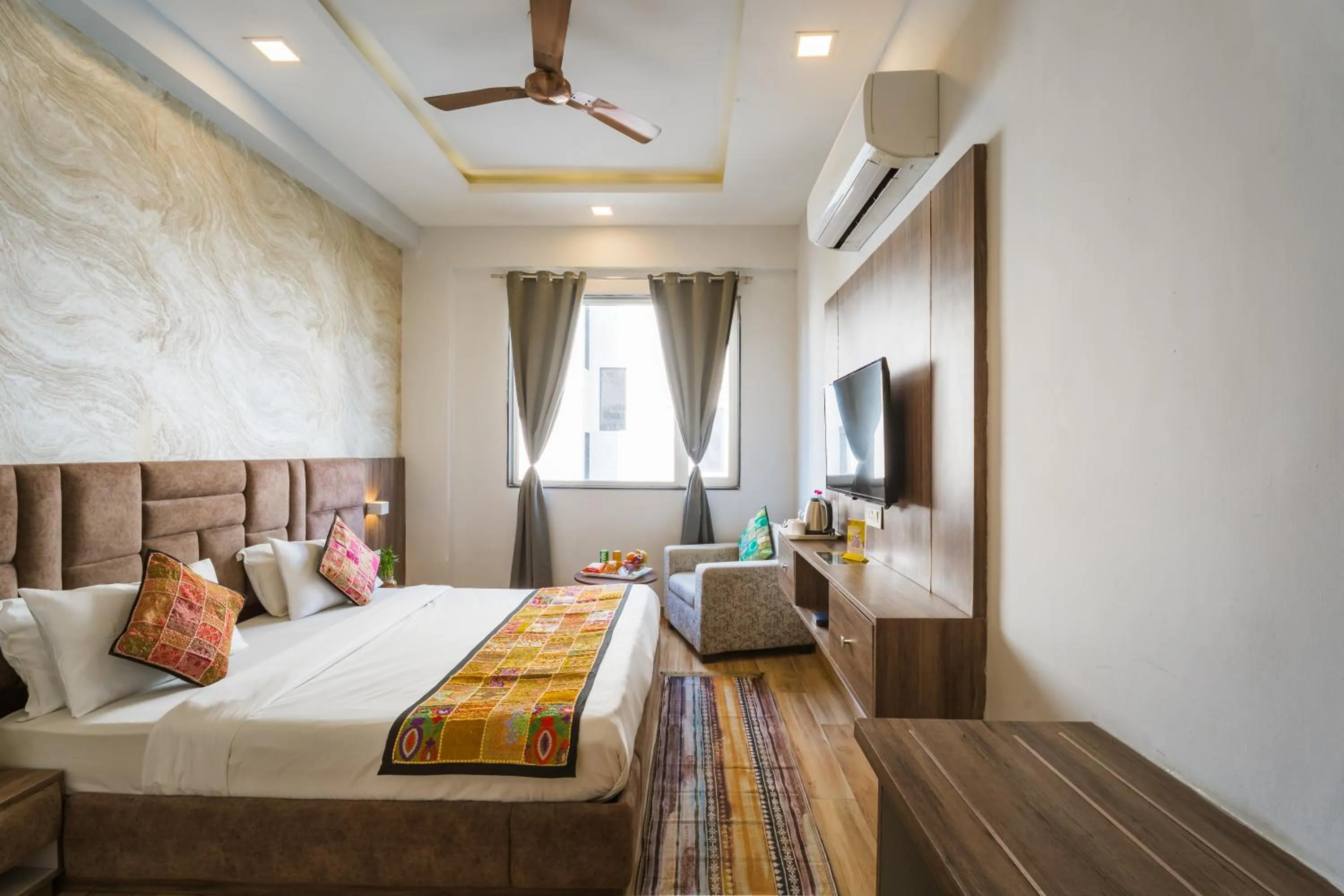 TV and multimedia, Bed in Tripli Hotels Le Shelton