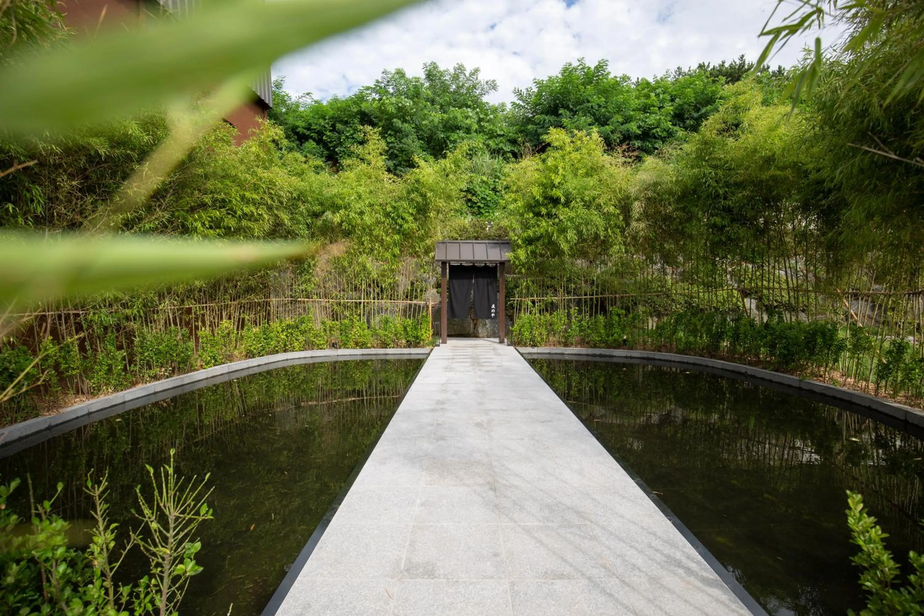 Garden in Tomonoya Hotel & Ryokan Daecheon