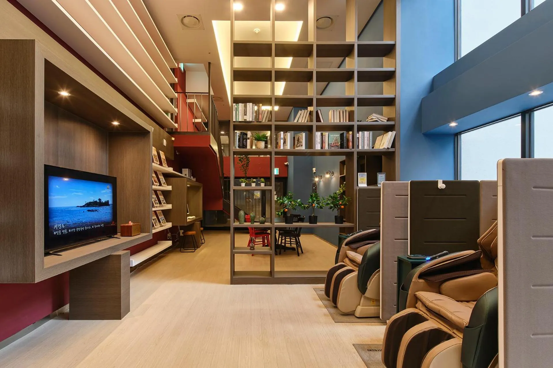 Communal lounge/ TV room in Jeju Grace Hotel