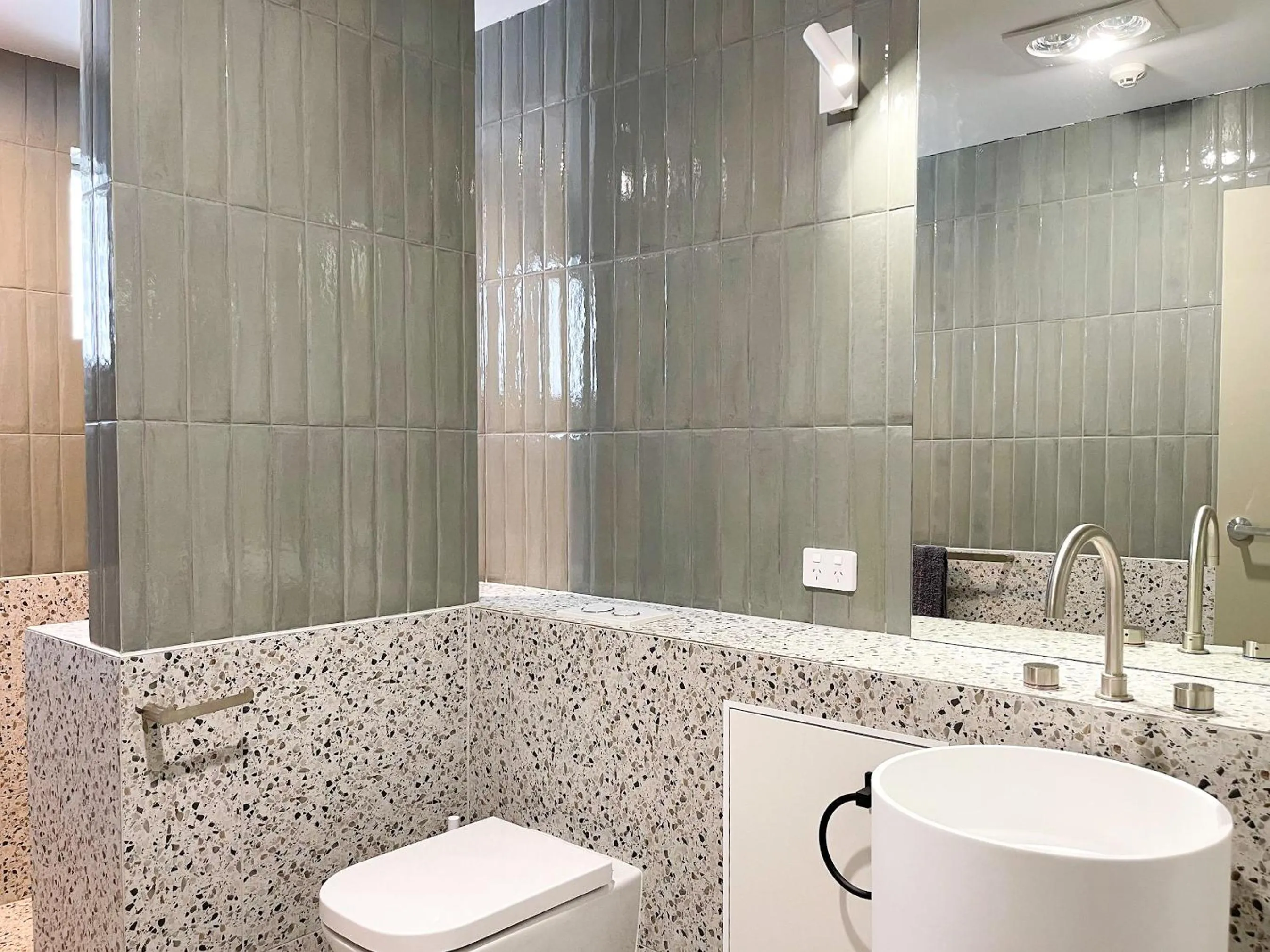 Shower in Plantation Hotel Coffs Harbour