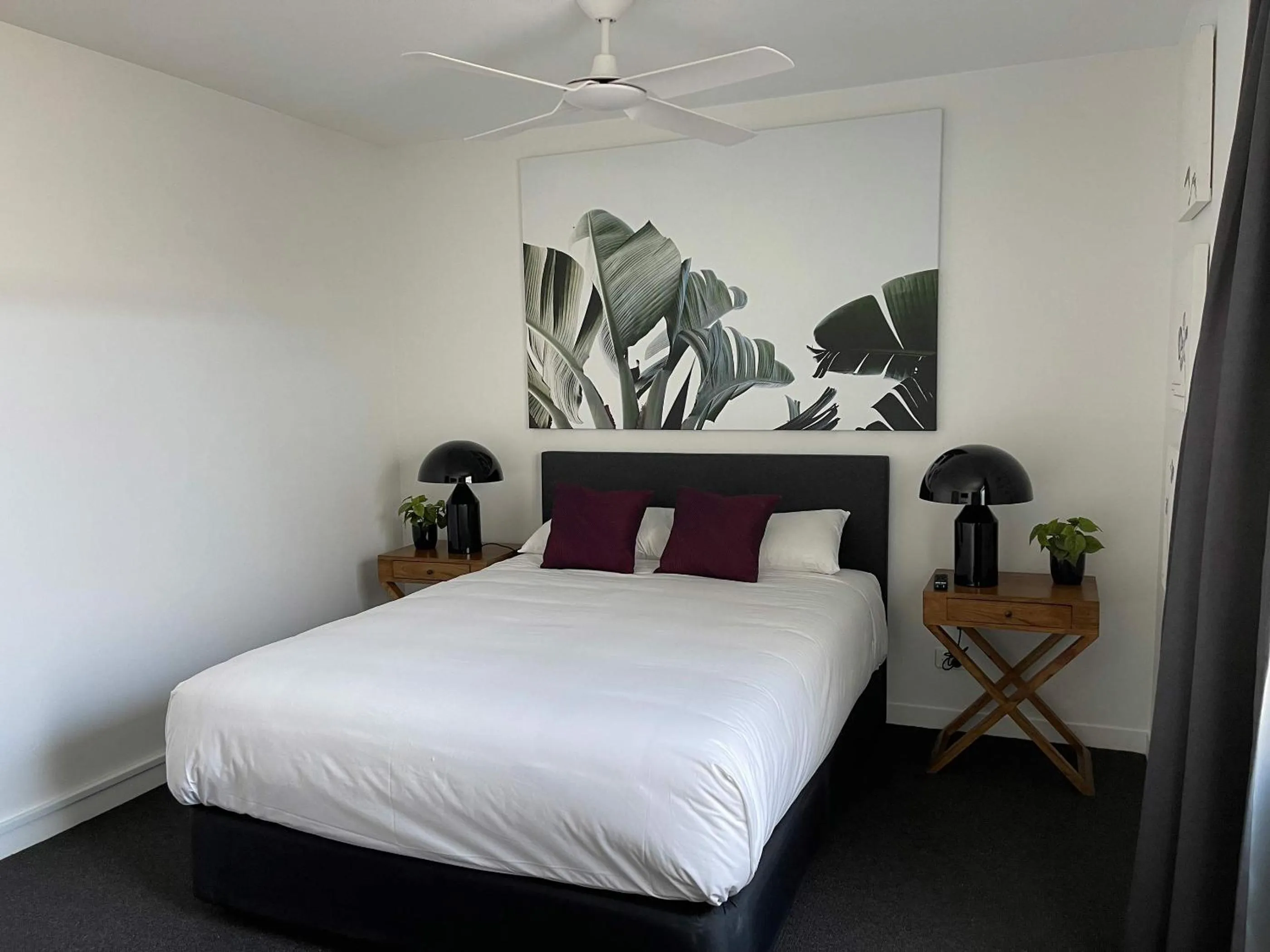 Bed in Plantation Hotel Coffs Harbour