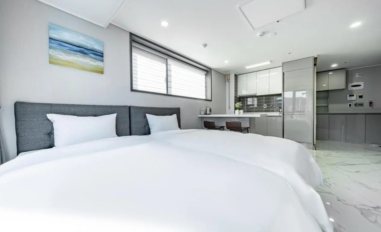 Bed in Songjeong Blue Castle Hotel