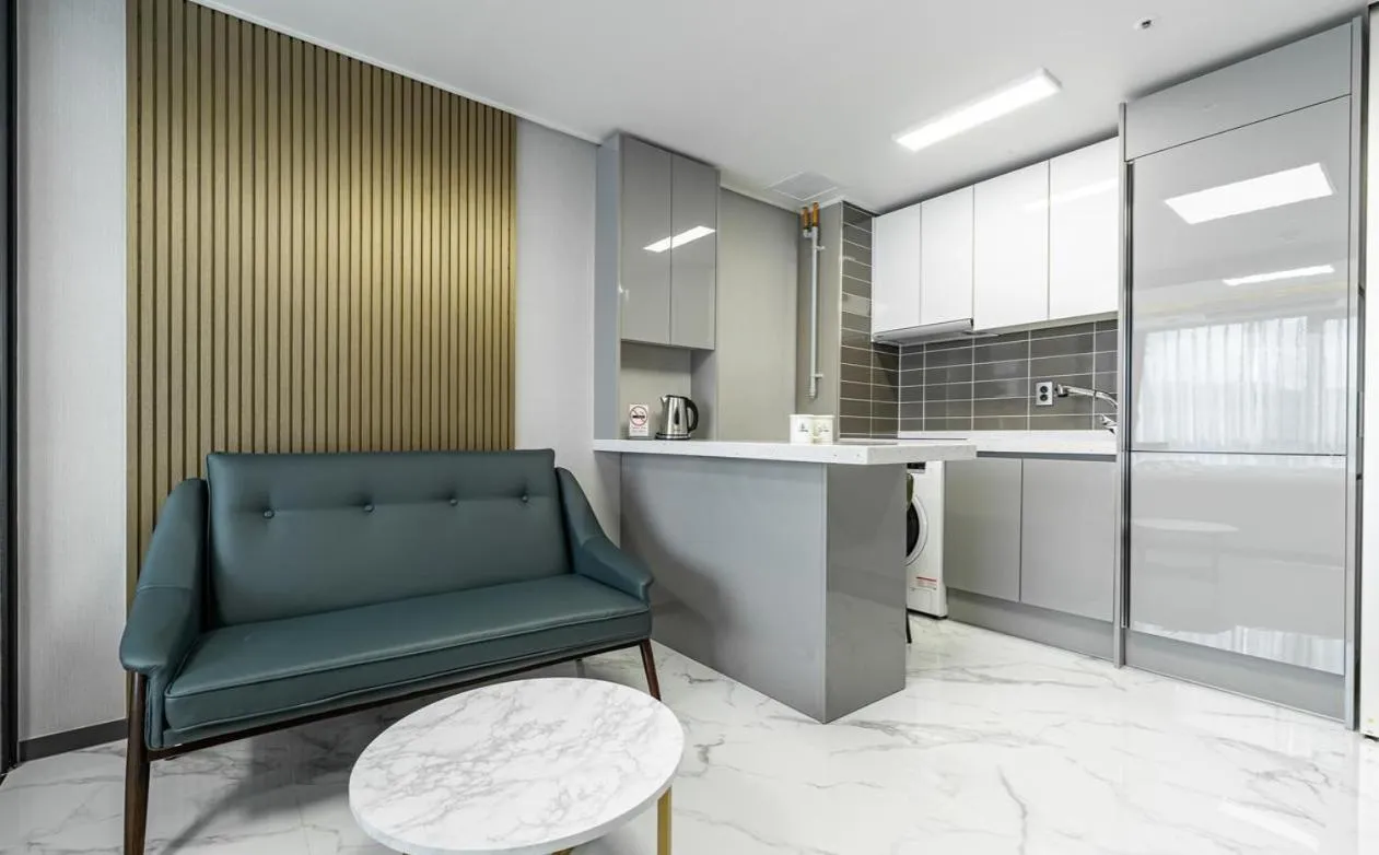 Songjeong Blue Castle Hotel