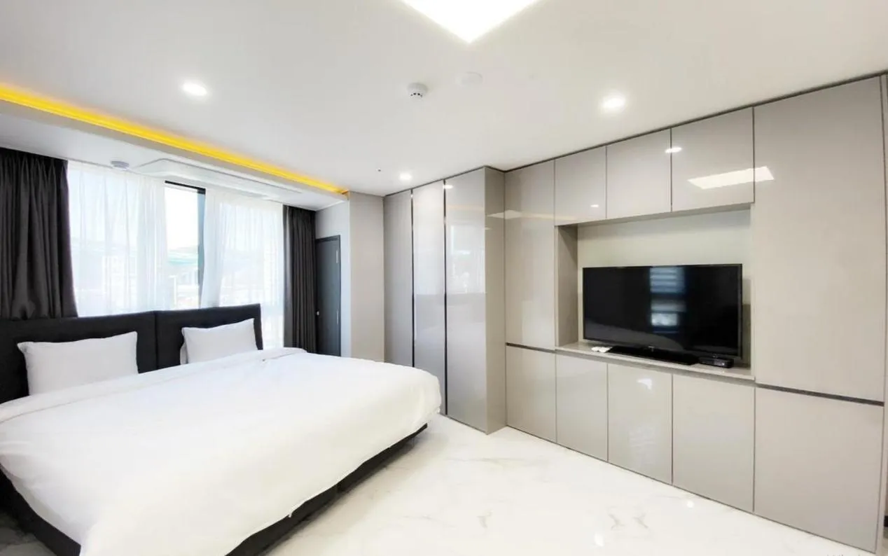 Bed in Songjeong Blue Castle Hotel