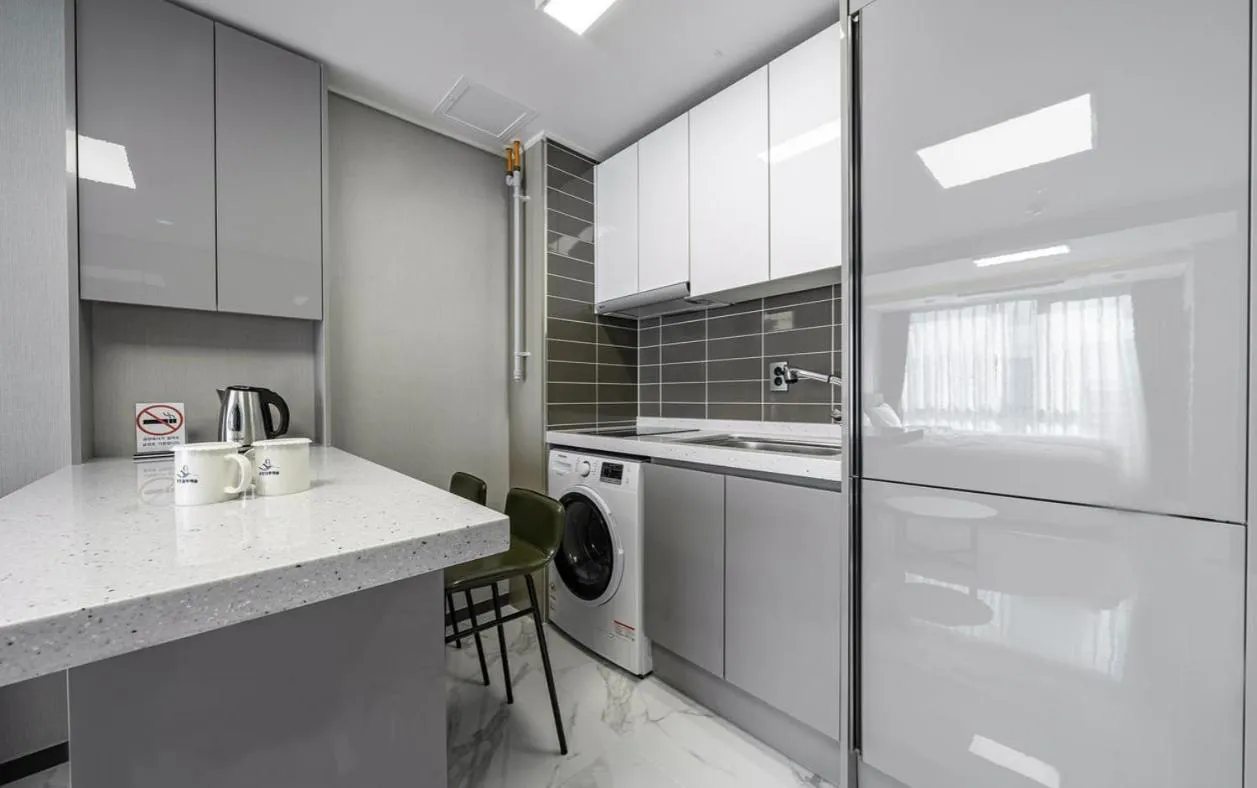 Songjeong Blue Castle Hotel