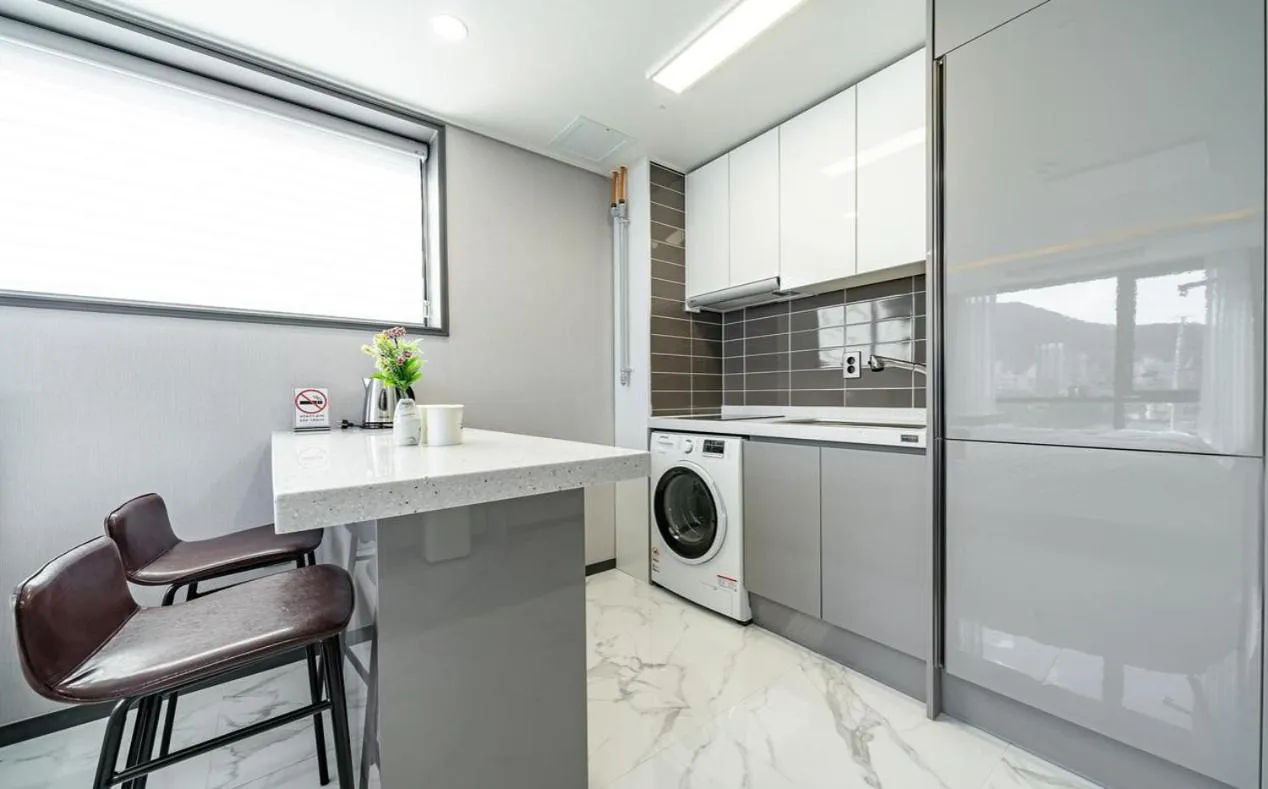 Songjeong Blue Castle Hotel