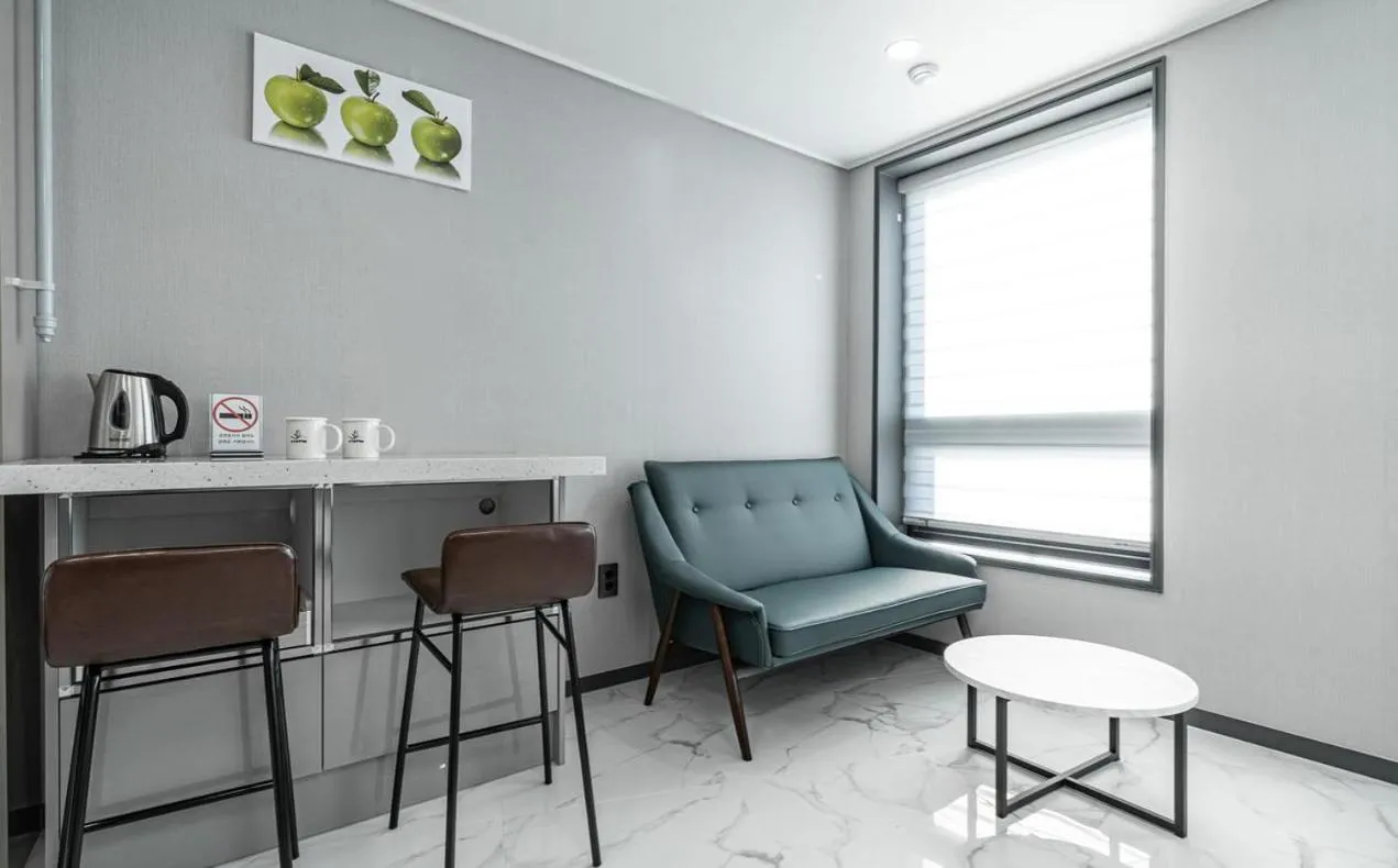 Songjeong Blue Castle Hotel