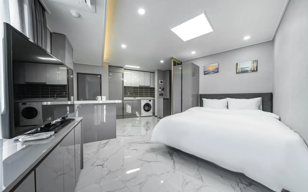 Bed in Songjeong Blue Castle Hotel