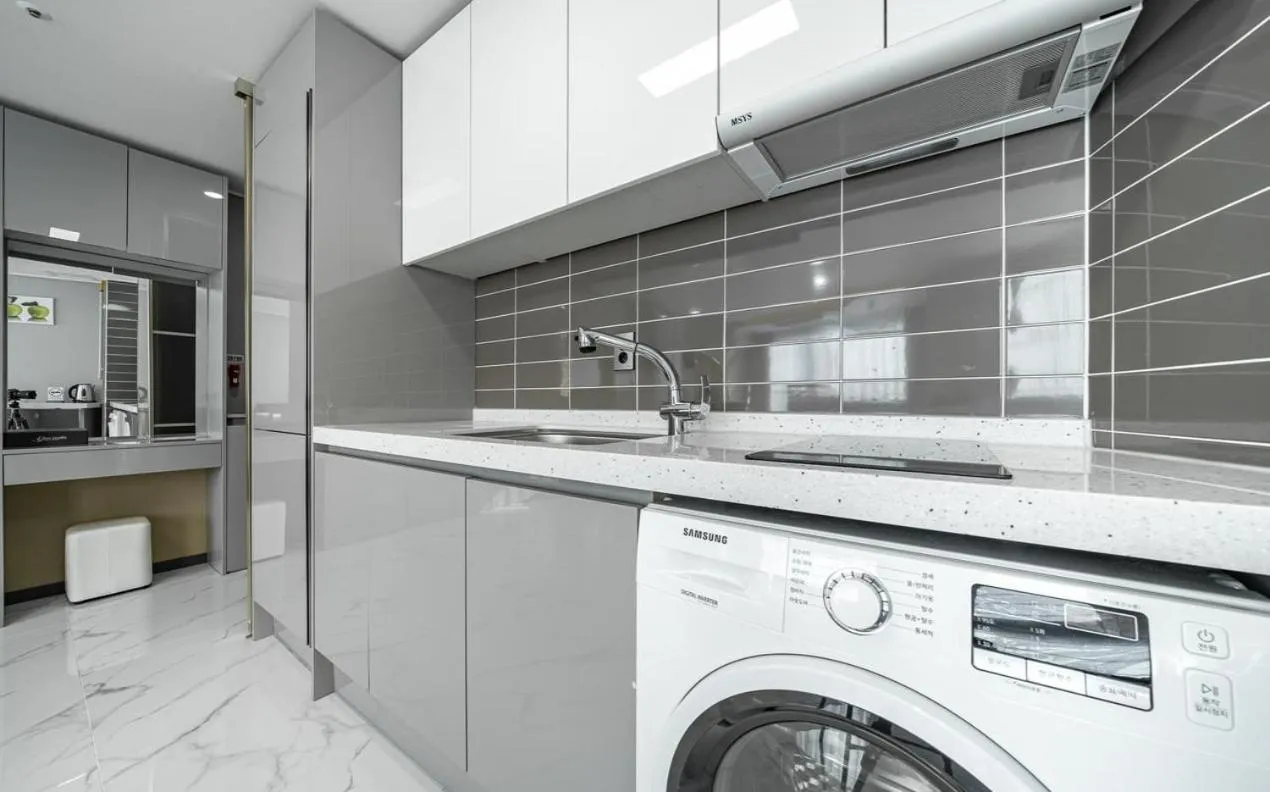 Songjeong Blue Castle Hotel