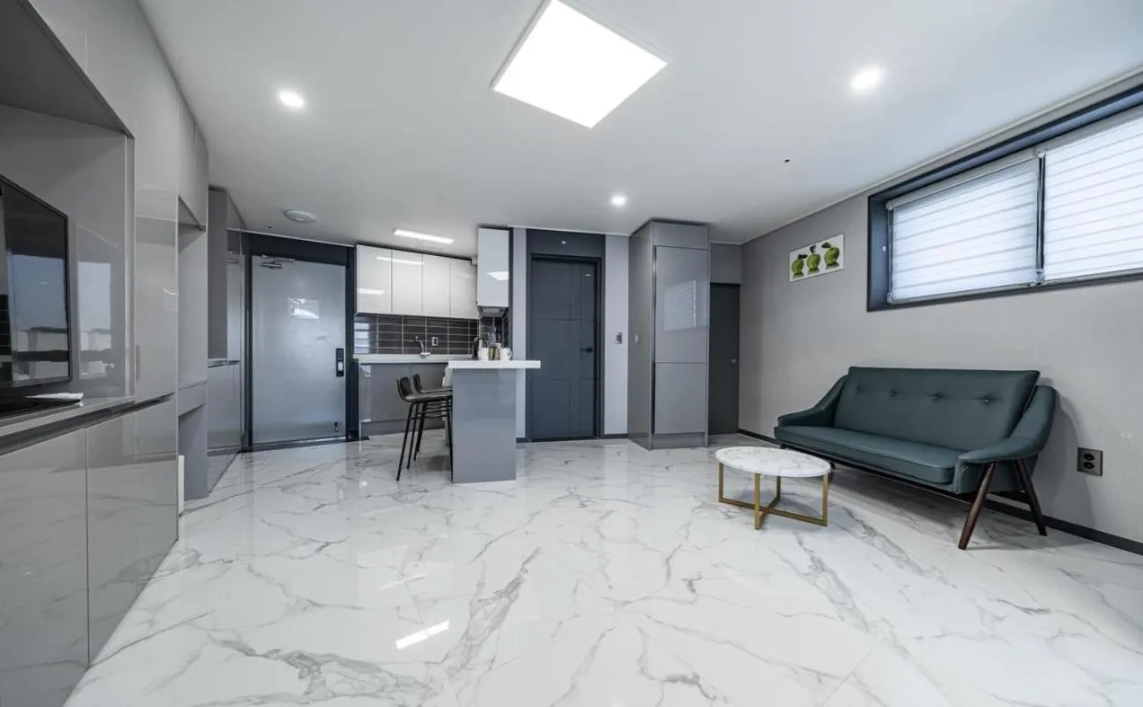 Songjeong Blue Castle Hotel