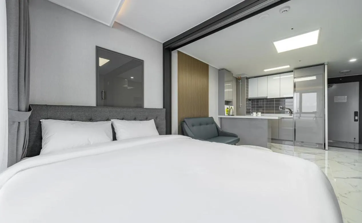 Bed in Songjeong Blue Castle Hotel