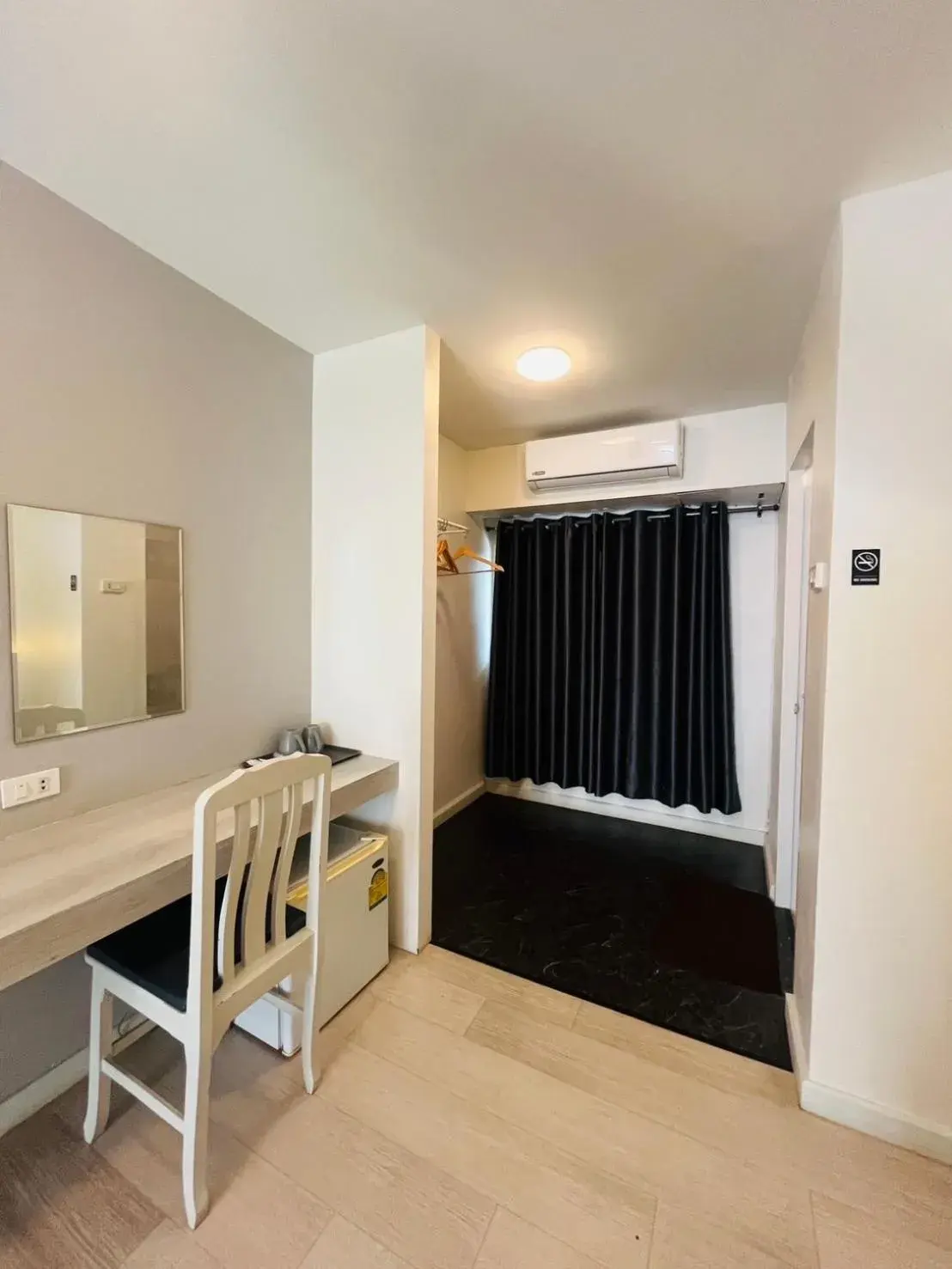 Kitchen or kitchenette, Bed in Kiatnakhon Hotel Kitchen or kitchenette, Bed in Kiatnakhon Hotel