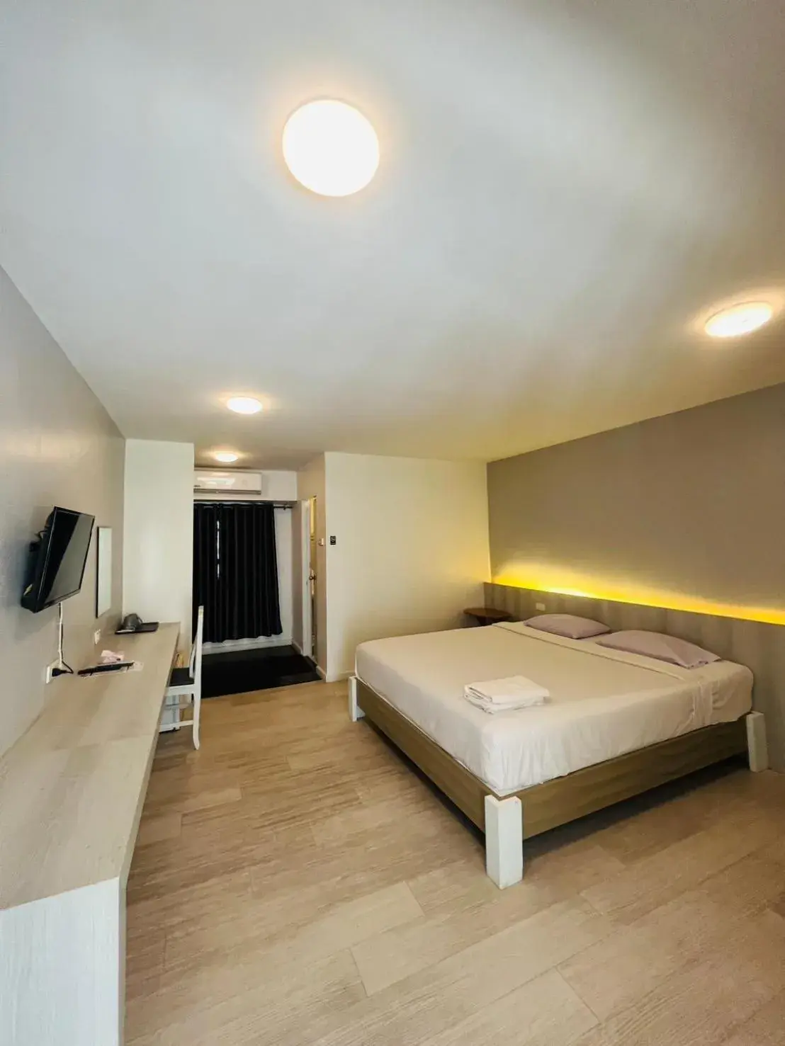 TV and multimedia, Bed in Kiatnakhon Hotel TV and multimedia, Bed in Kiatnakhon Hotel