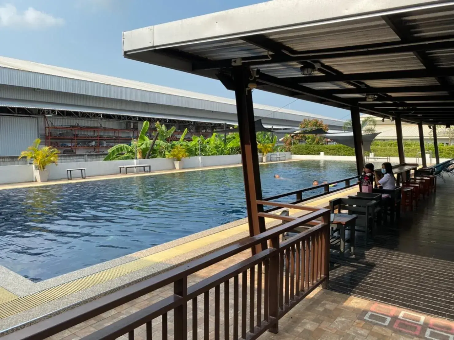 Swimming pool in Kiatnakhon Hotel Swimming pool in Kiatnakhon Hotel