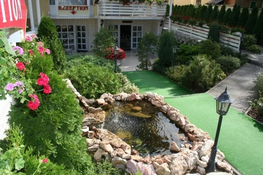 Garden in Apartman Bella Hotel