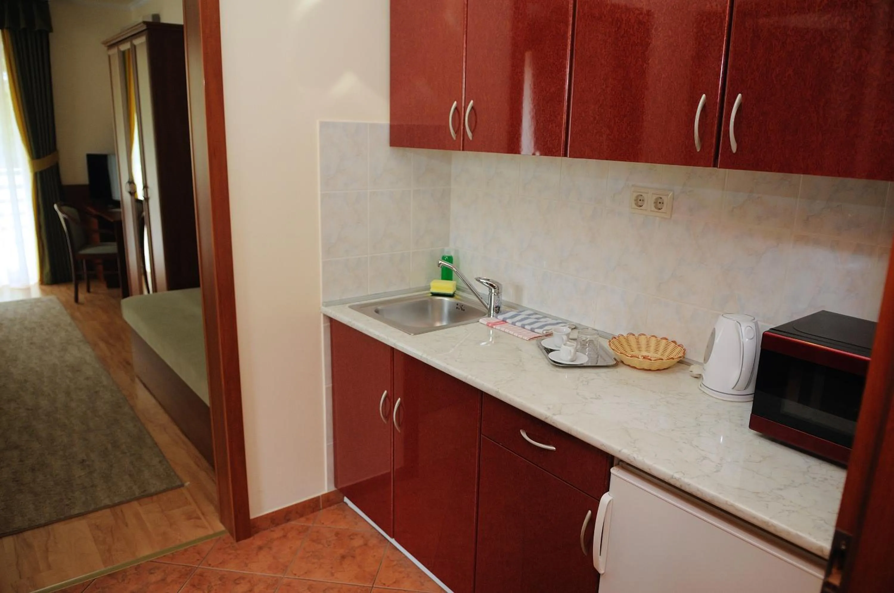 Kitchen or kitchenette in Apartman Bella Hotel