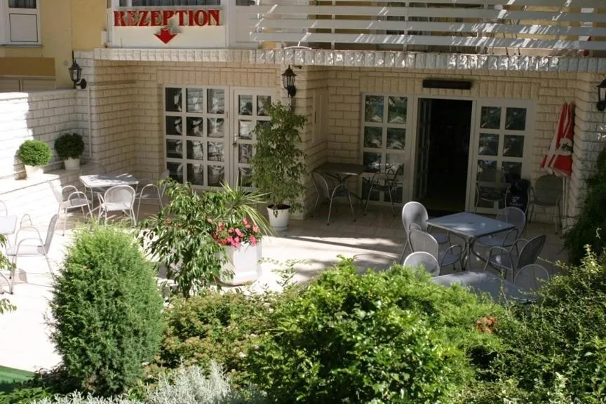 Facade/entrance in Apartman Bella Hotel