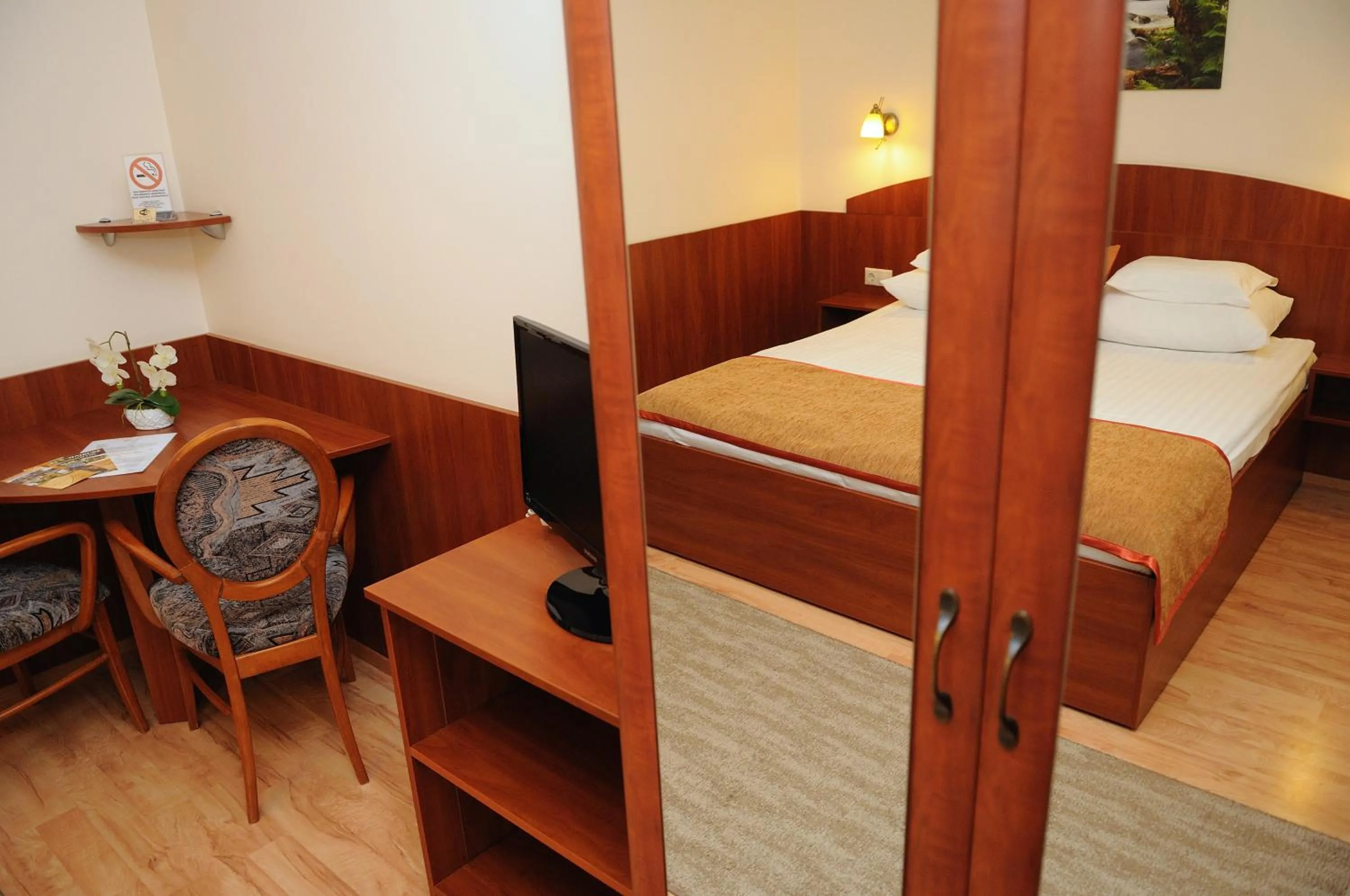 Decorative detail, Bed in Apartman Bella Hotel