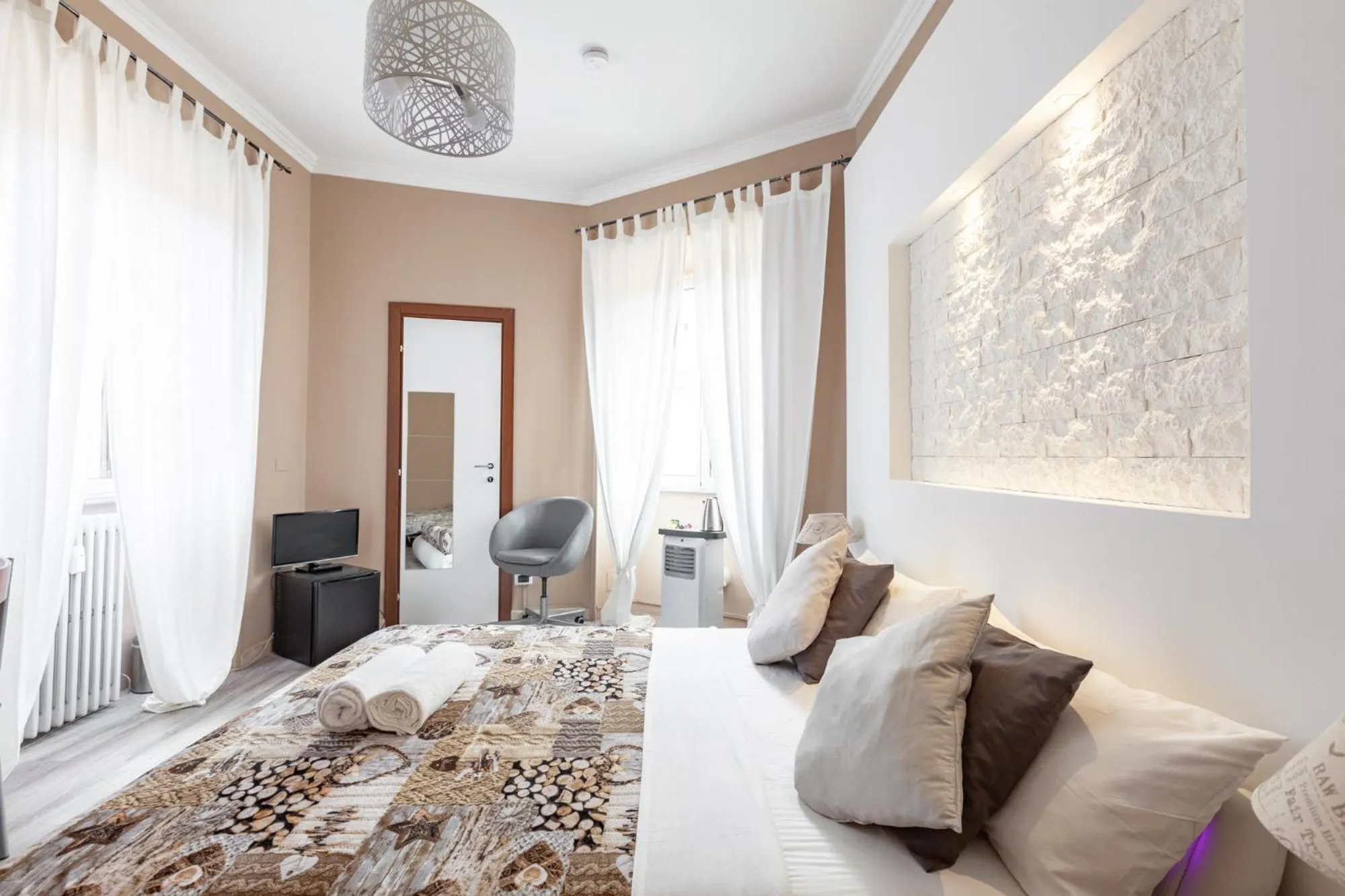 Bed in Heart of San Lorenzo