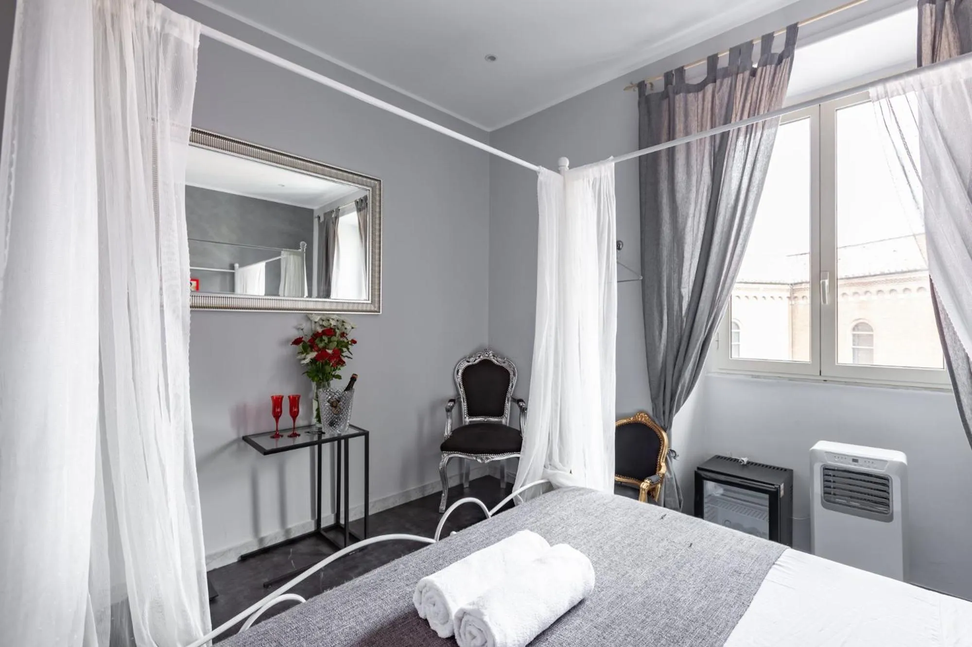 Bed in Heart of San Lorenzo