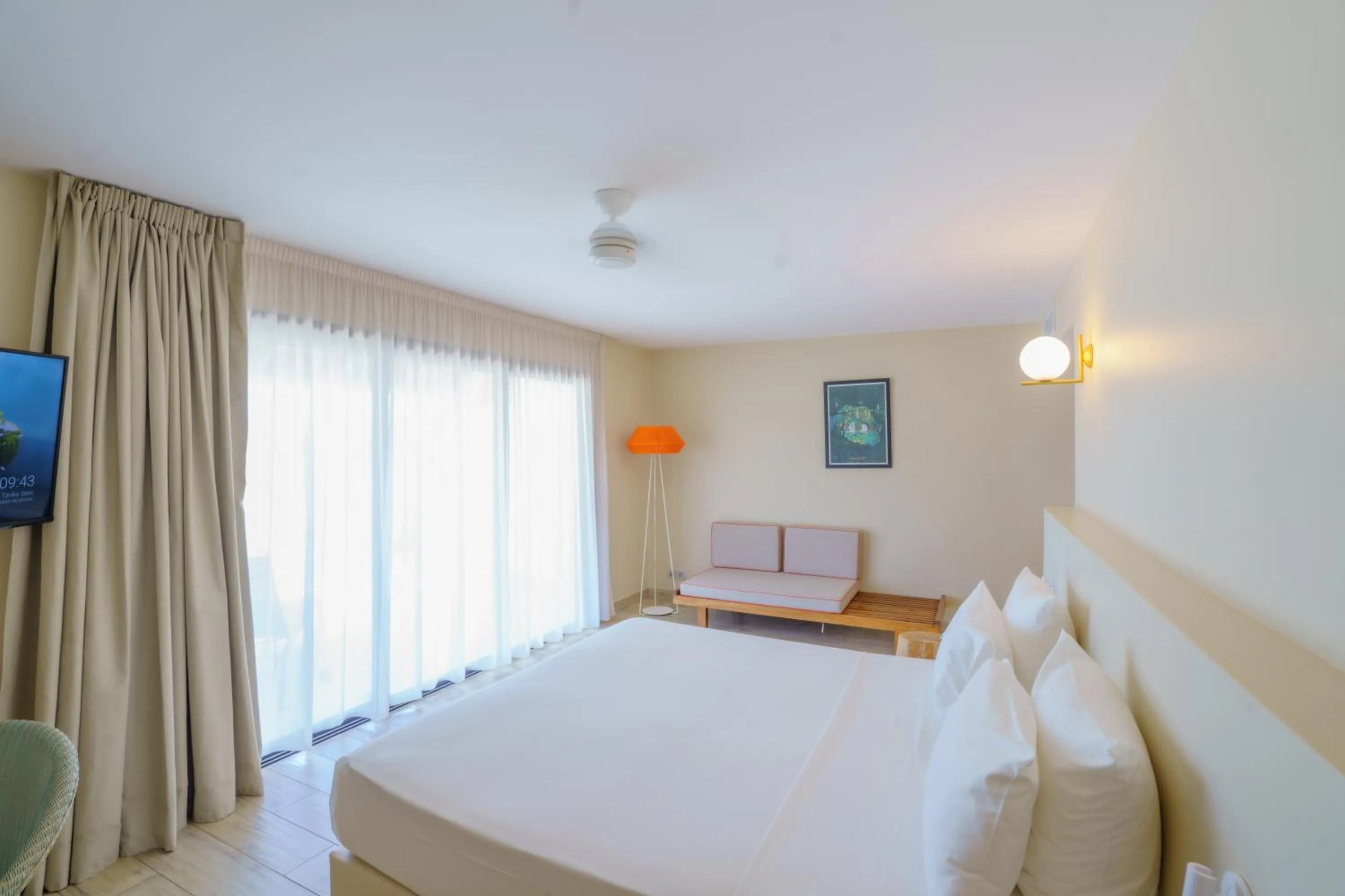 Photo of the whole room, Bed in Boutik Hôtel 2A - Adult Only