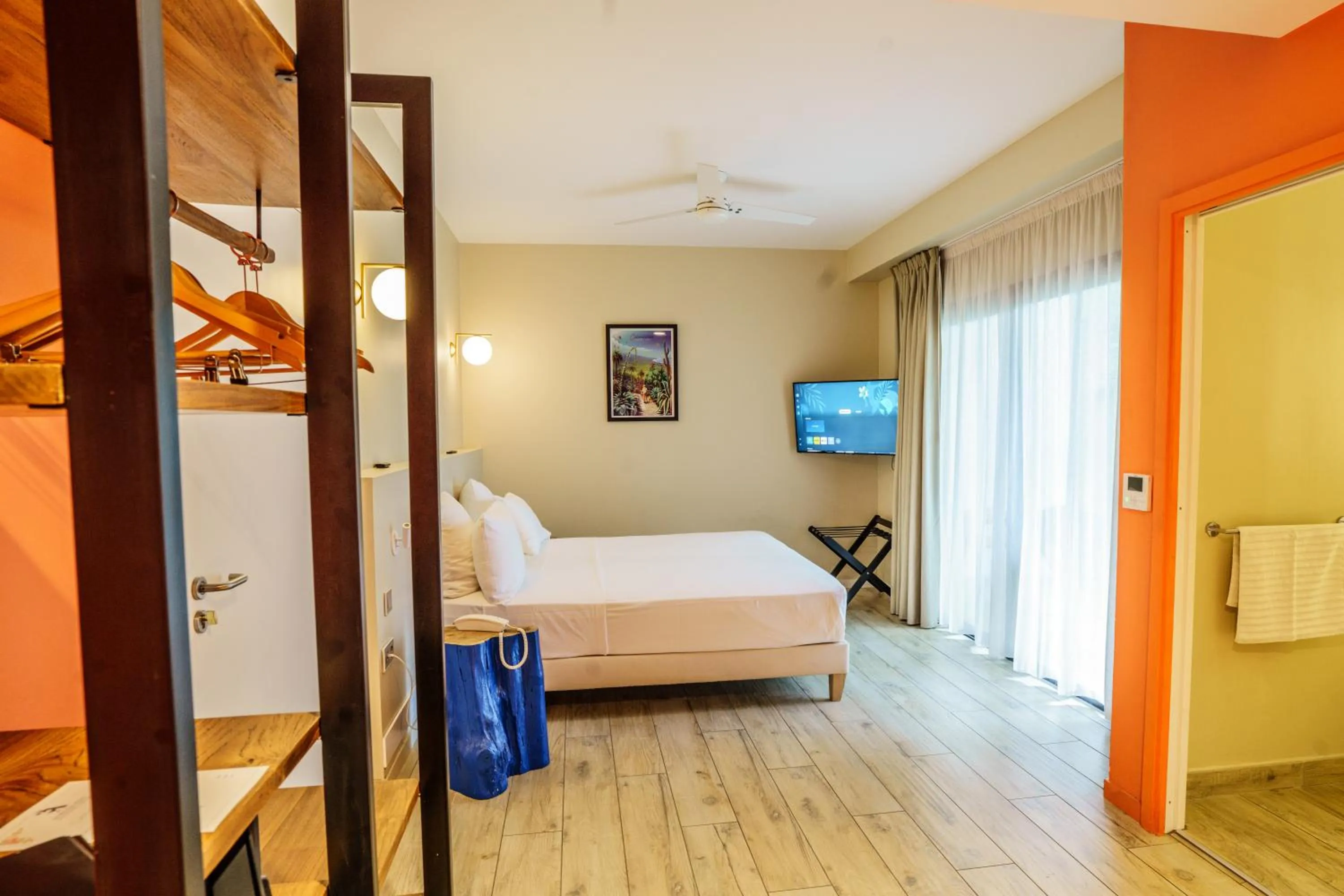 Photo of the whole room, Bed in Boutik Hôtel 2A - Adult Only