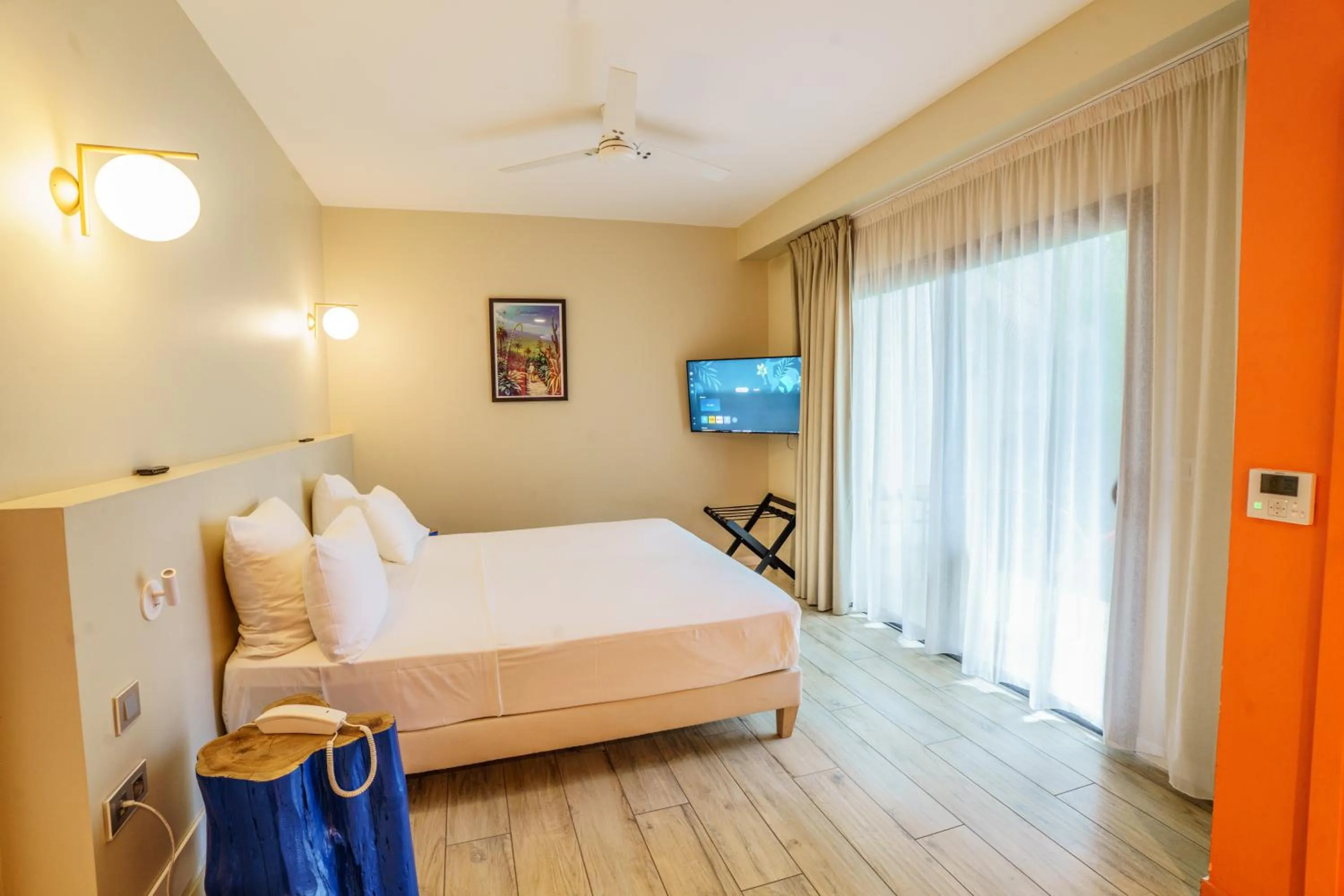 Photo of the whole room, Bed in Boutik Hôtel 2A - Adult Only