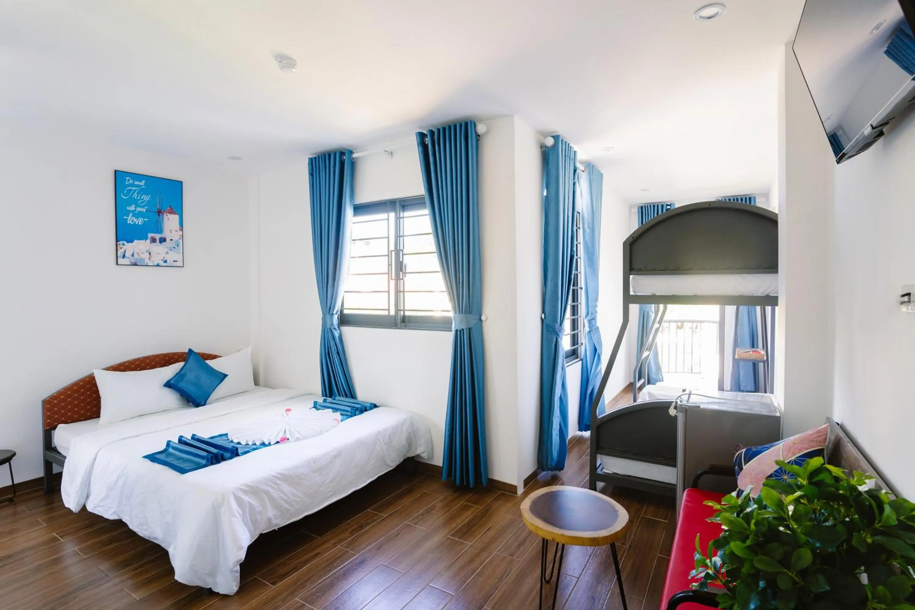 Bedroom, Bed in New World Hotel