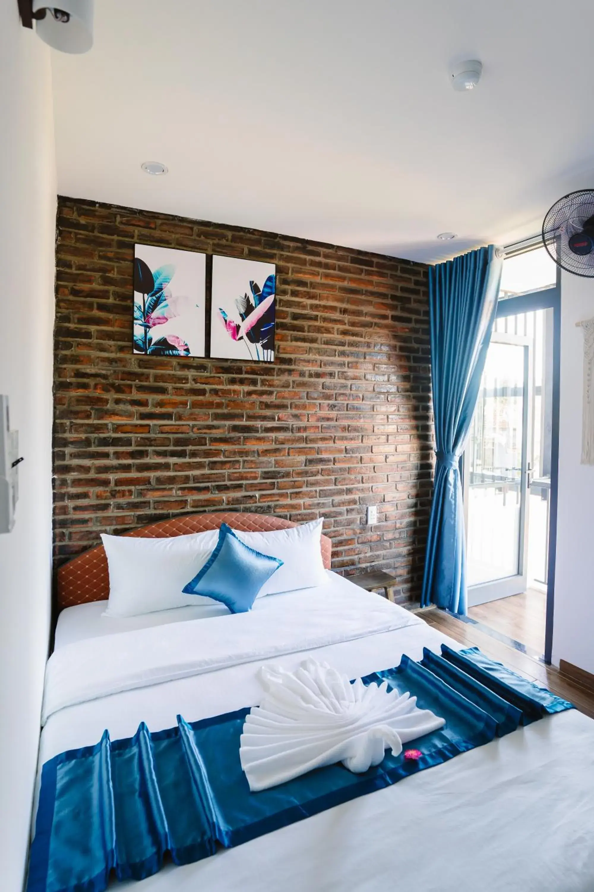 Bedroom, Bed in New World Hotel Bedroom, Bed in New World Hotel